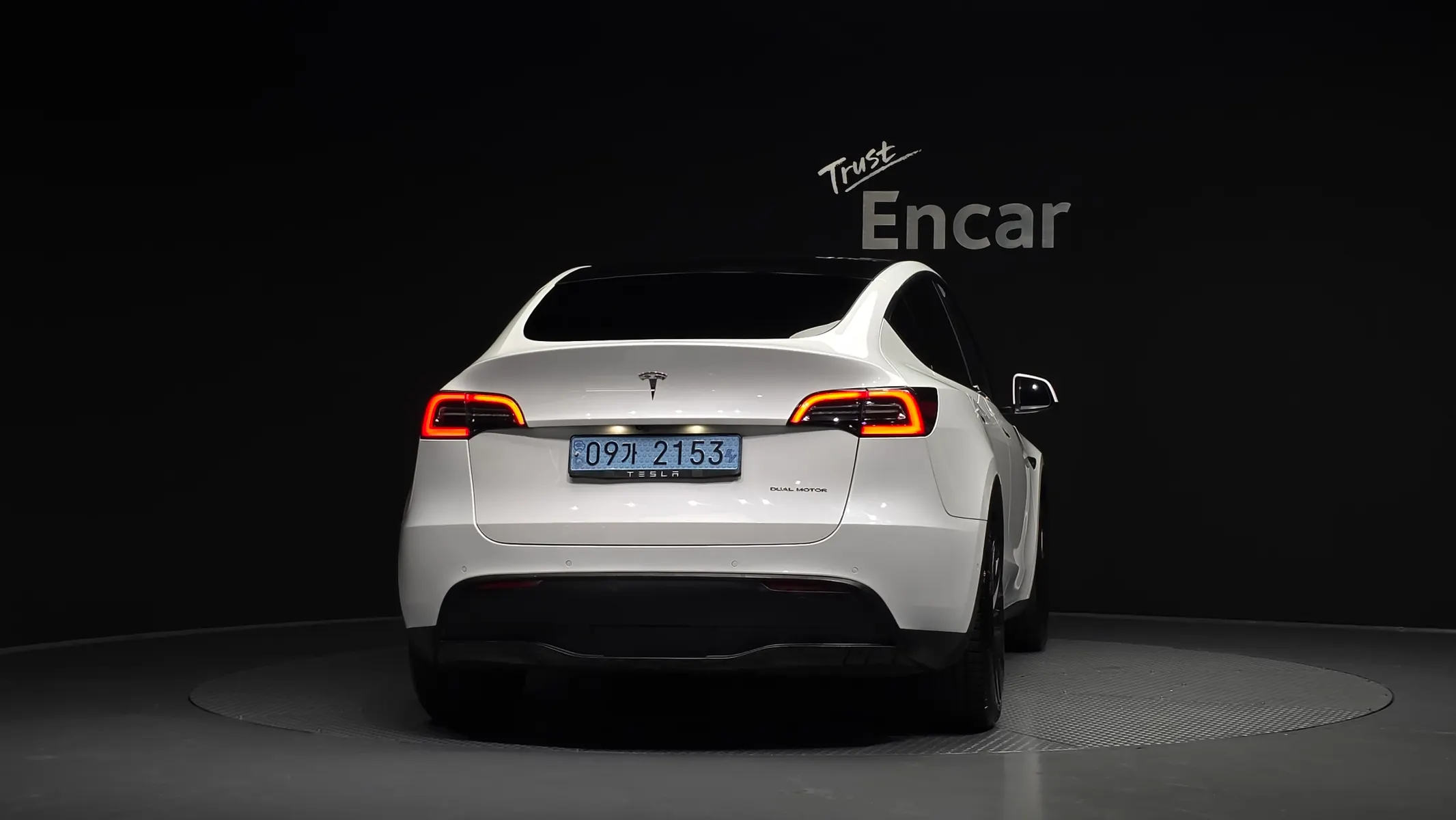 Tesla Y AWD 2021 3/5