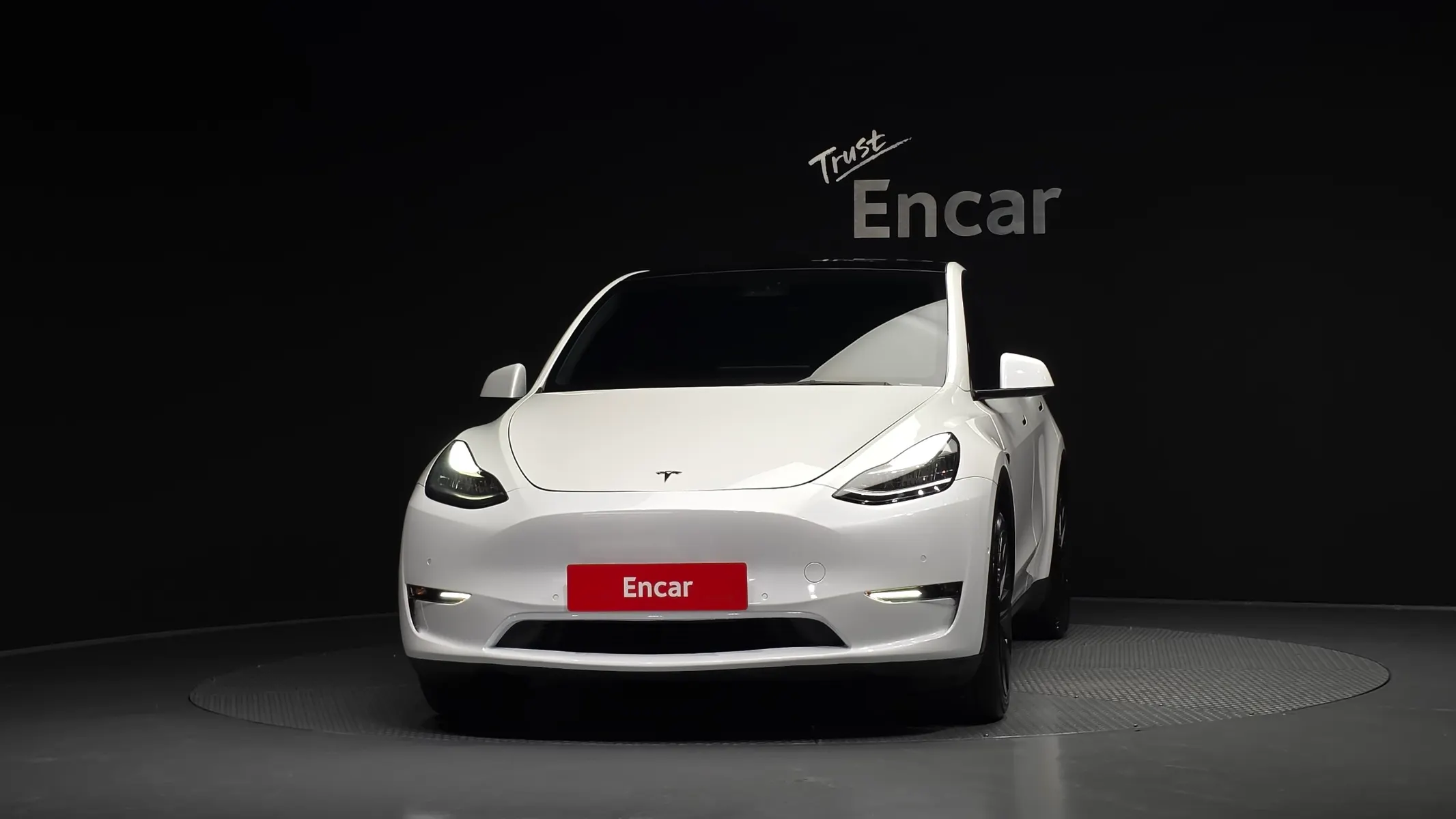 Tesla Y AWD 2021 2/5