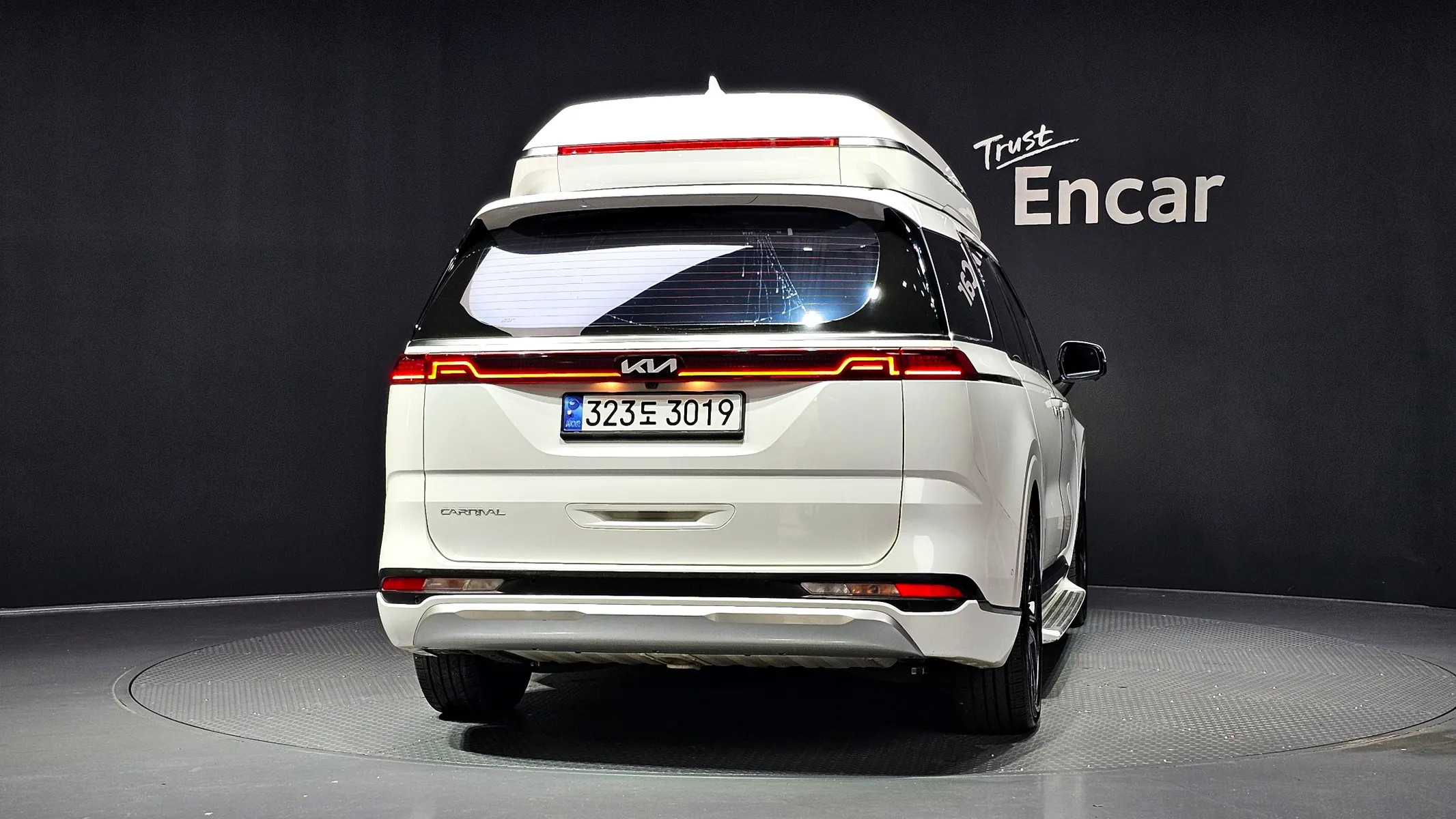 Kia Carnival 9 2023 3/5