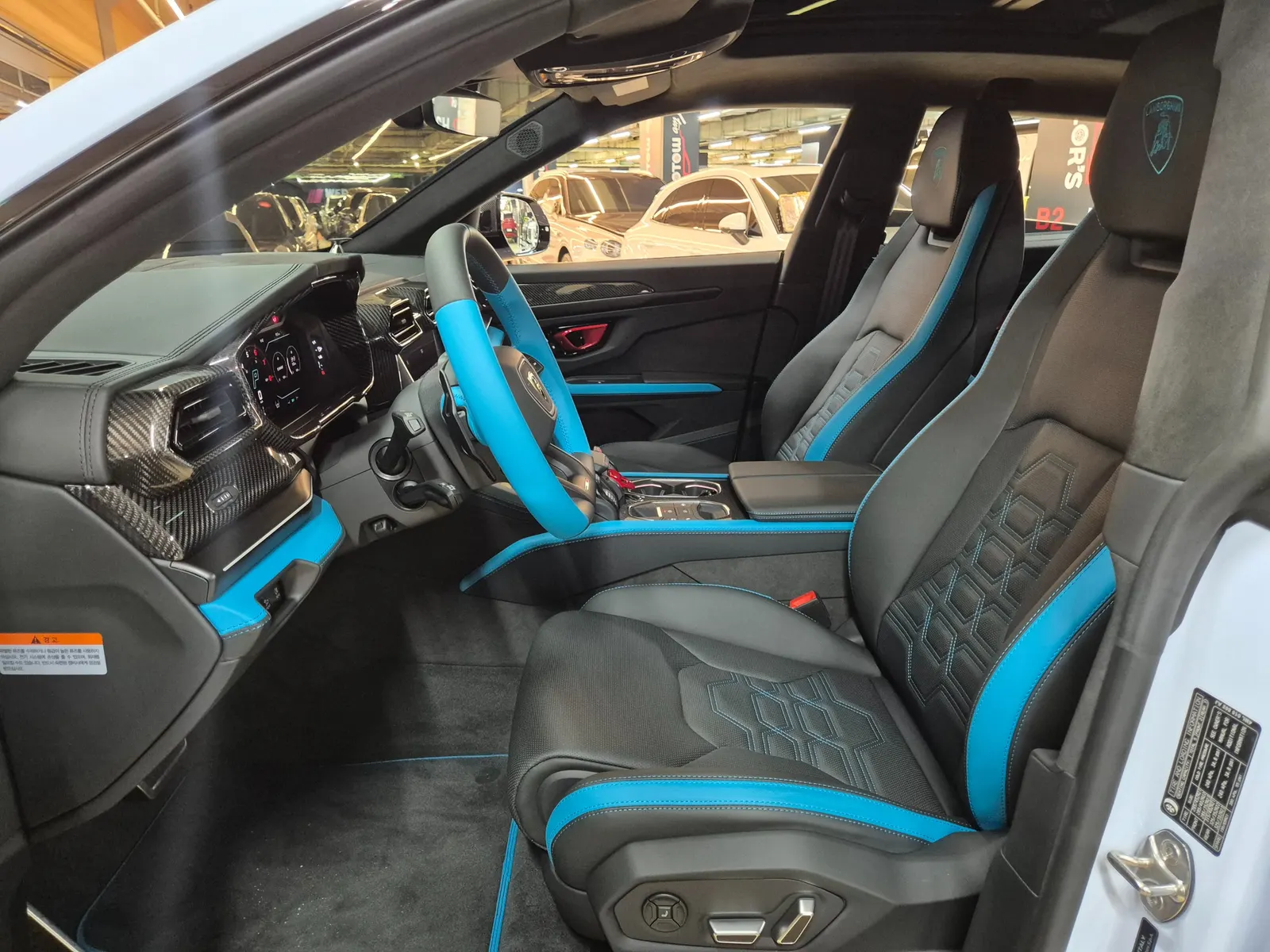 Lamborghini 우루스 4.0 V8 SE 2025 4/5