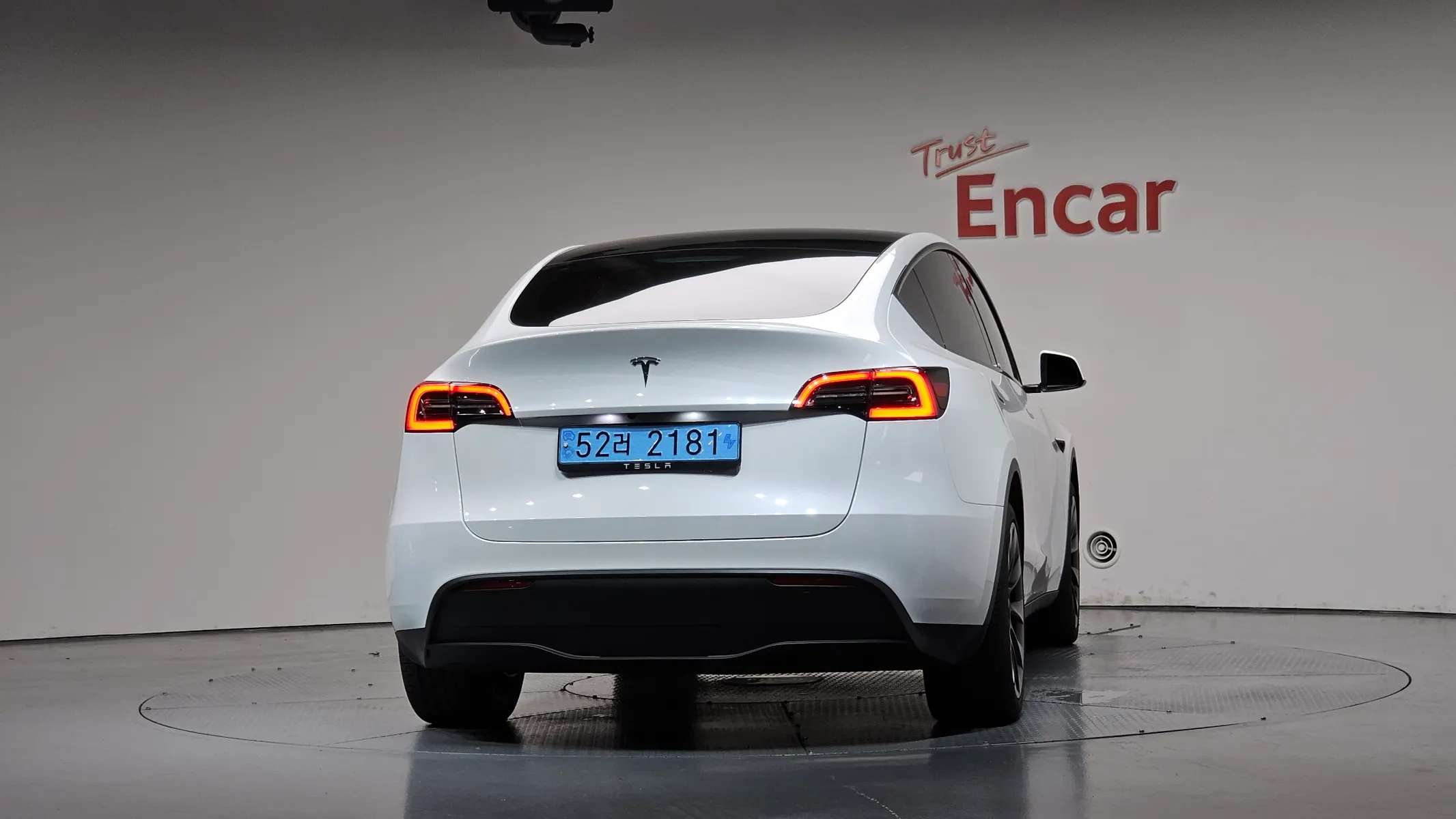 Tesla Y RWD 2024 3/5