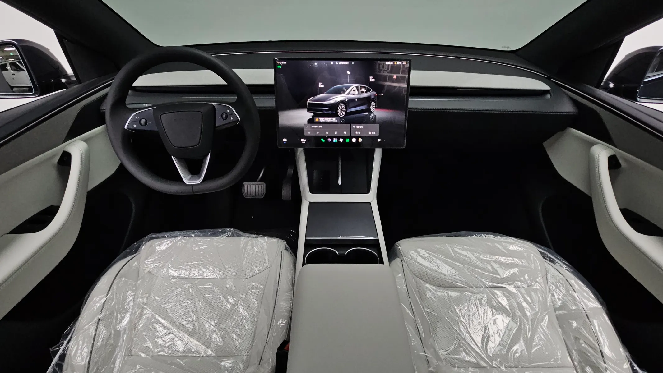 Tesla Y L AWD 2026 4/5