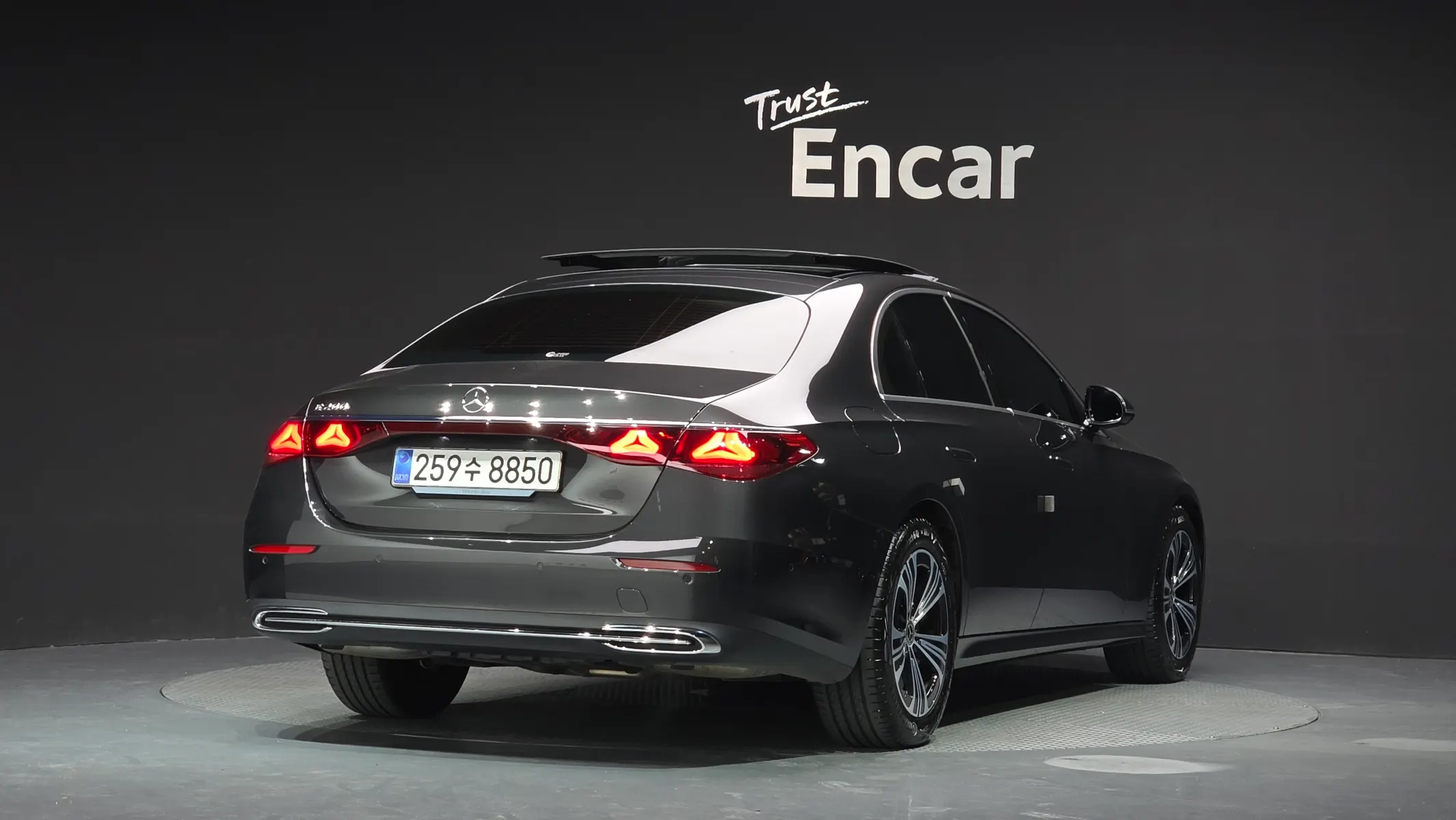 Mercedes-Benz E-Class W214 E200 2025 2/34