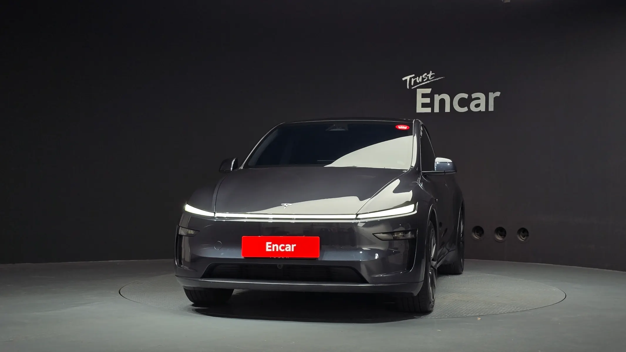 Tesla Y AWD 2025 2/5