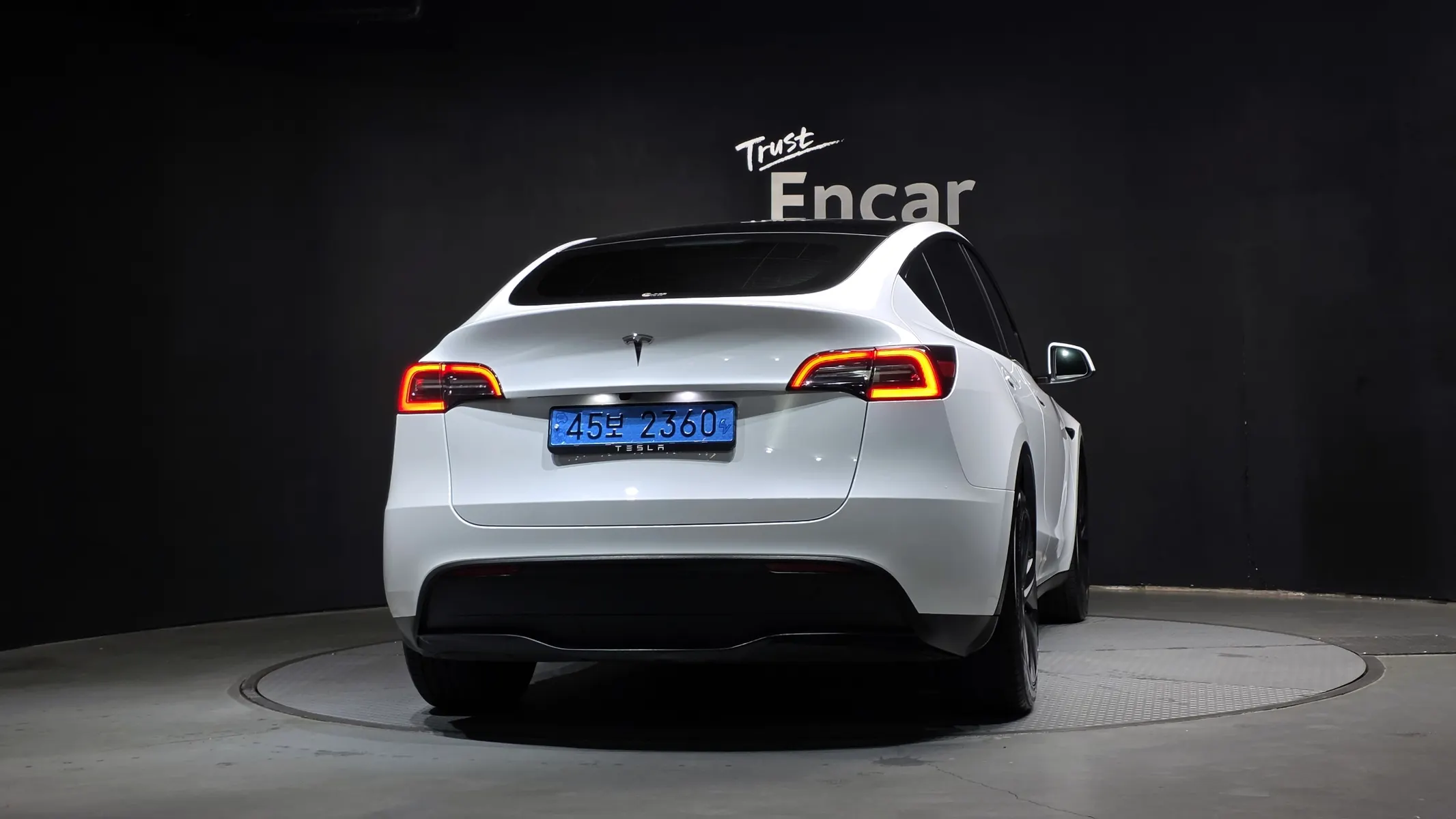 Tesla Y RWD 2024 3/5
