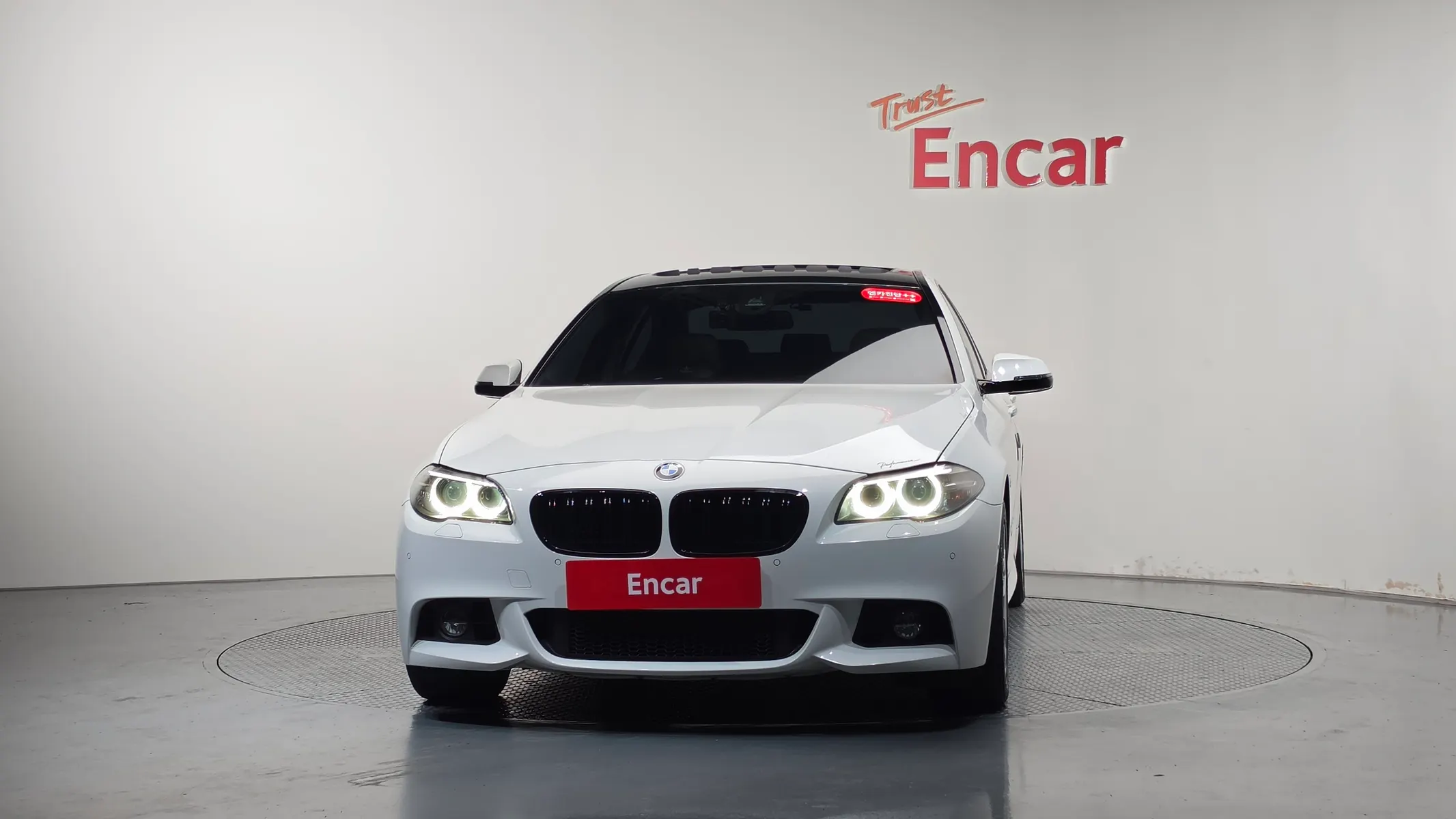 BMW 5 Series (F10) 528i M 2016 2/40