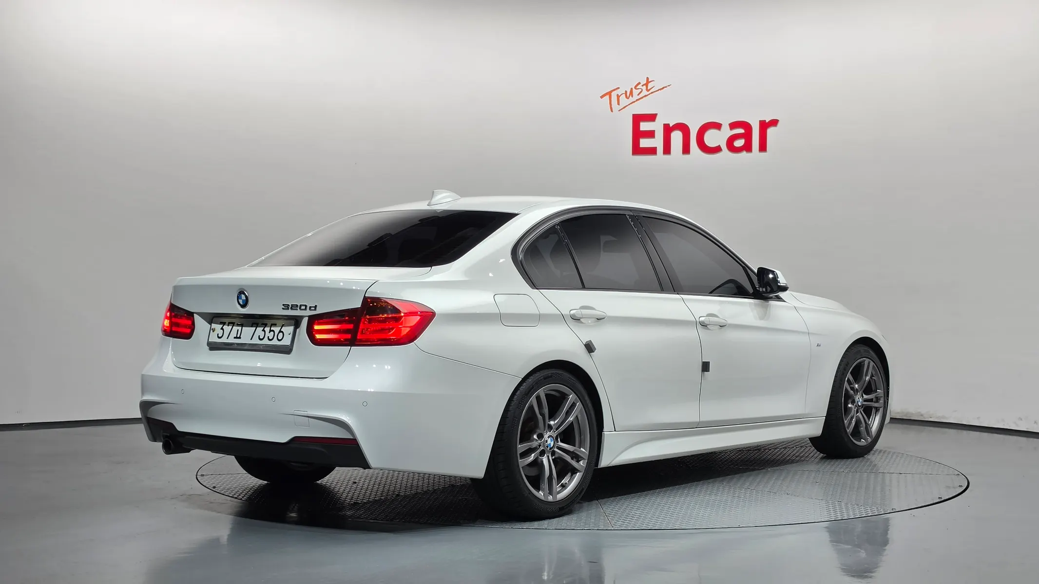BMW 3 Series (F30) 320d M 2015 2/21