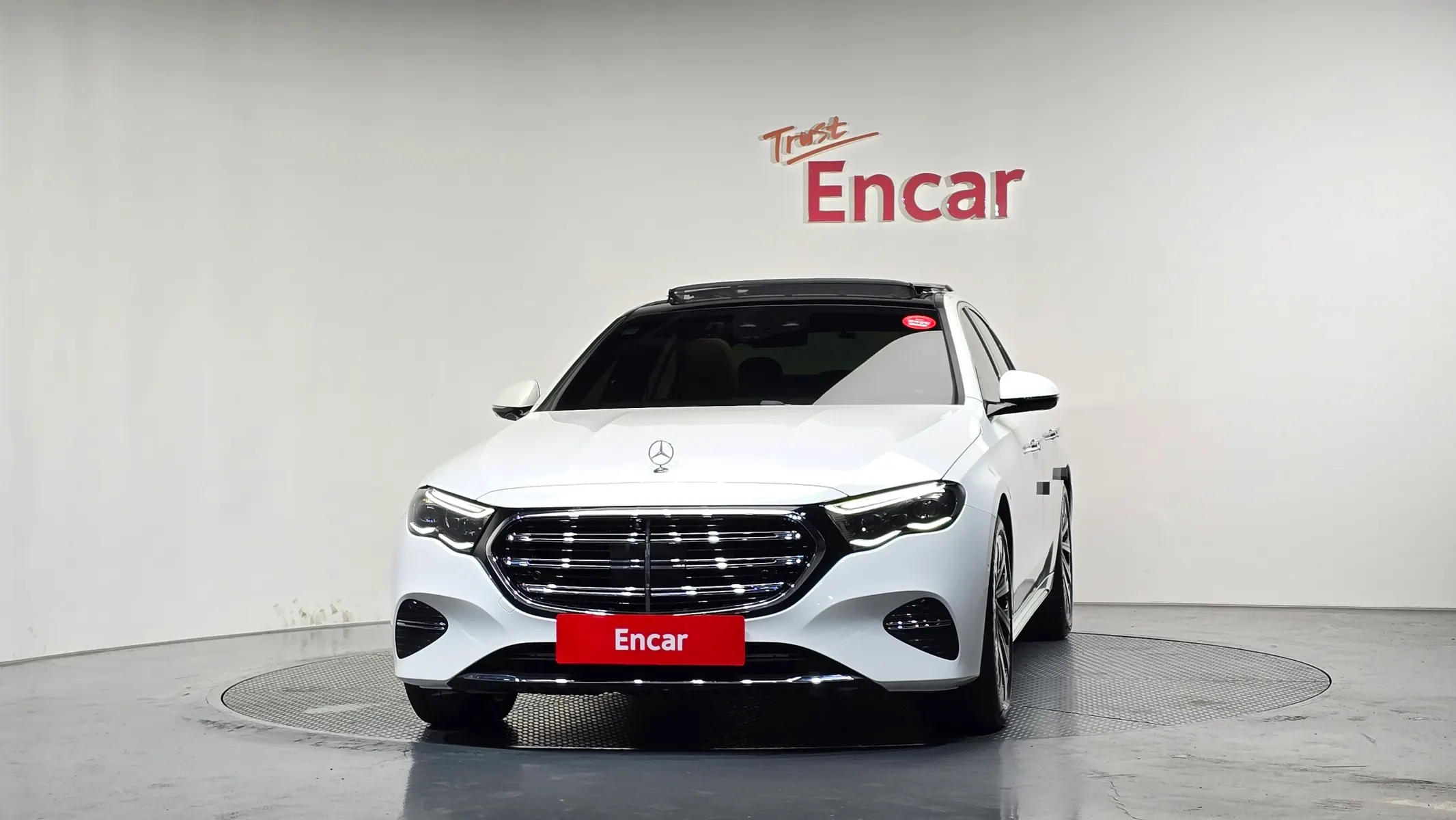 Mercedes-Benz E-Class W214 E300 4MATIC 2024 3/34