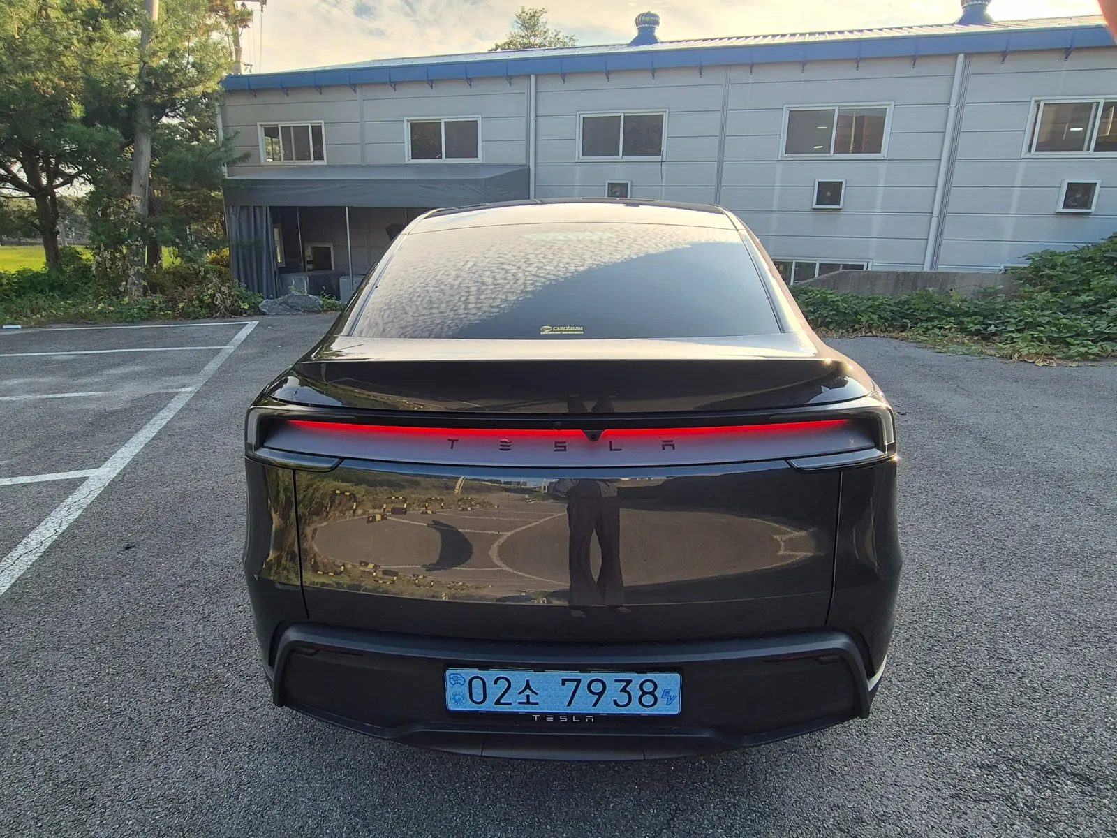 Tesla Y RWD 2026 3/5
