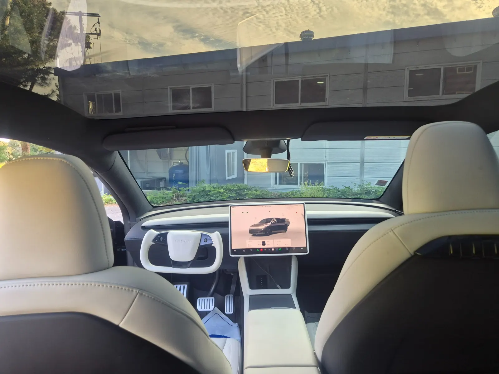 Tesla Y RWD 2026 4/5