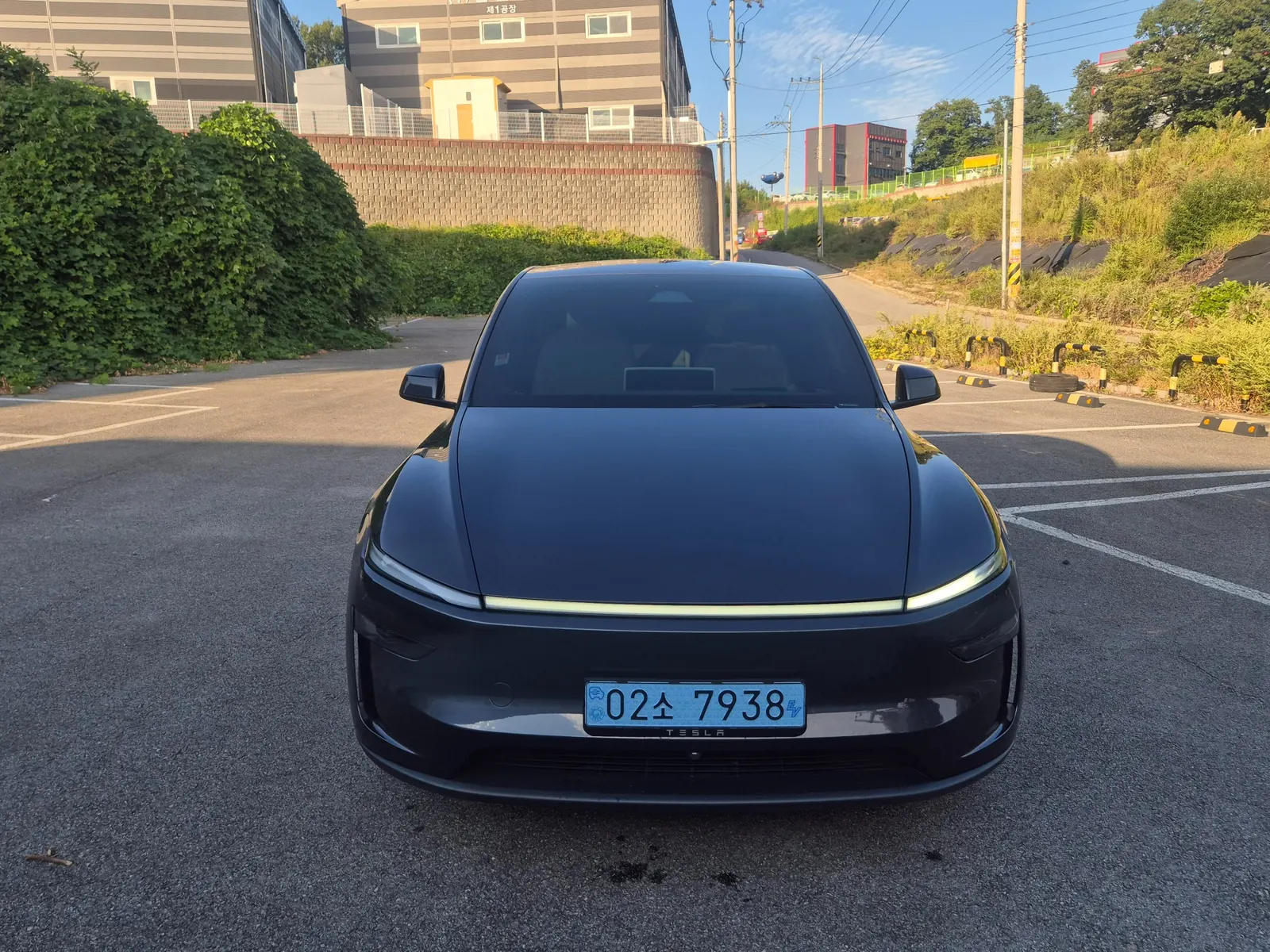 Tesla Y RWD 2026 2/5