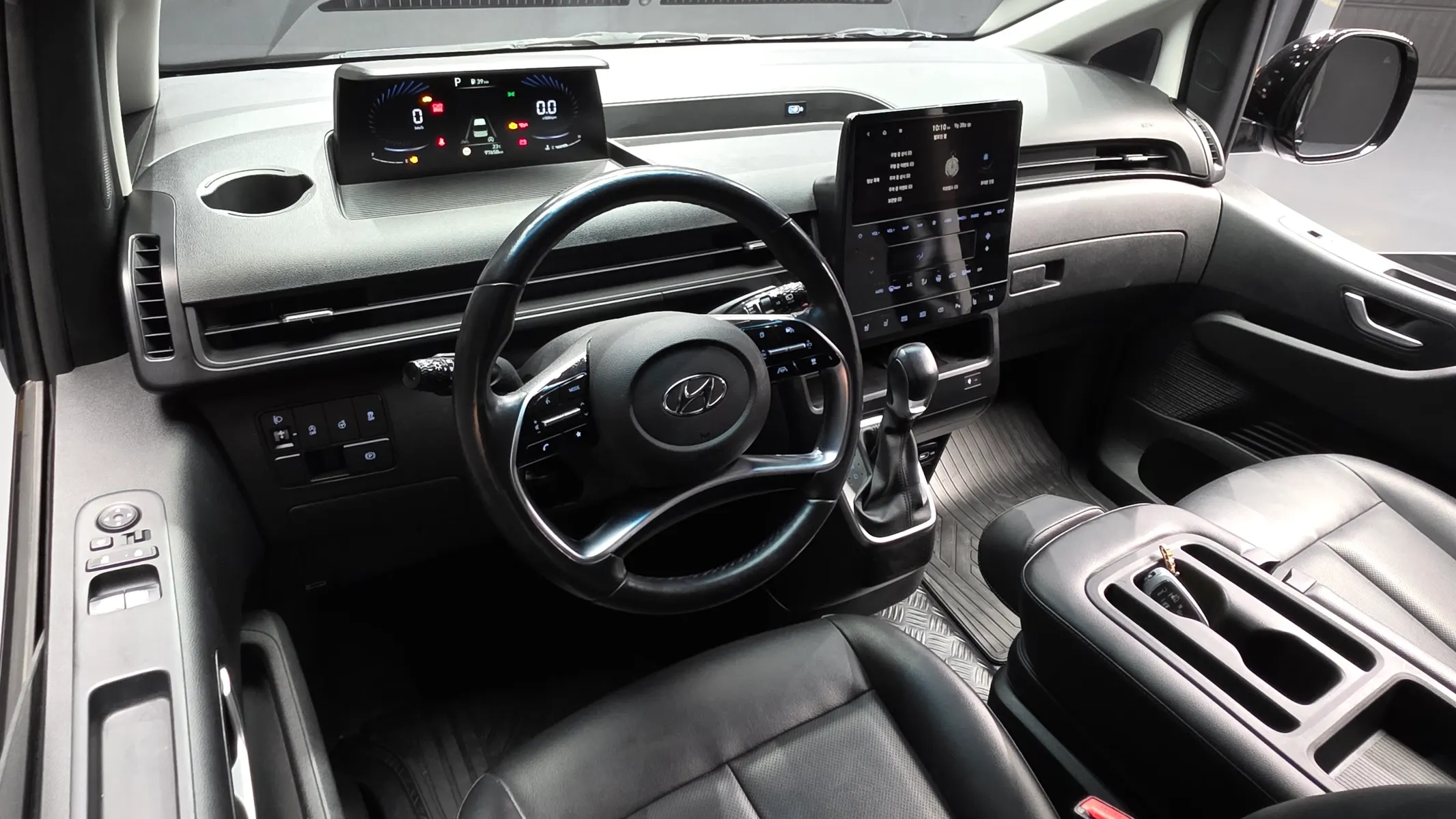 Hyundai Staria 3 2021 4/5