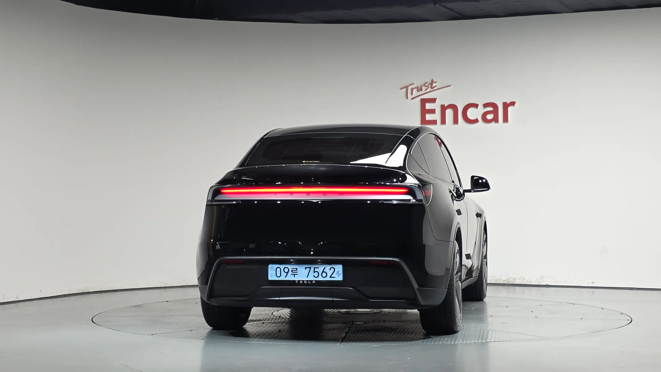 Tesla Y RWD 2025 3/5