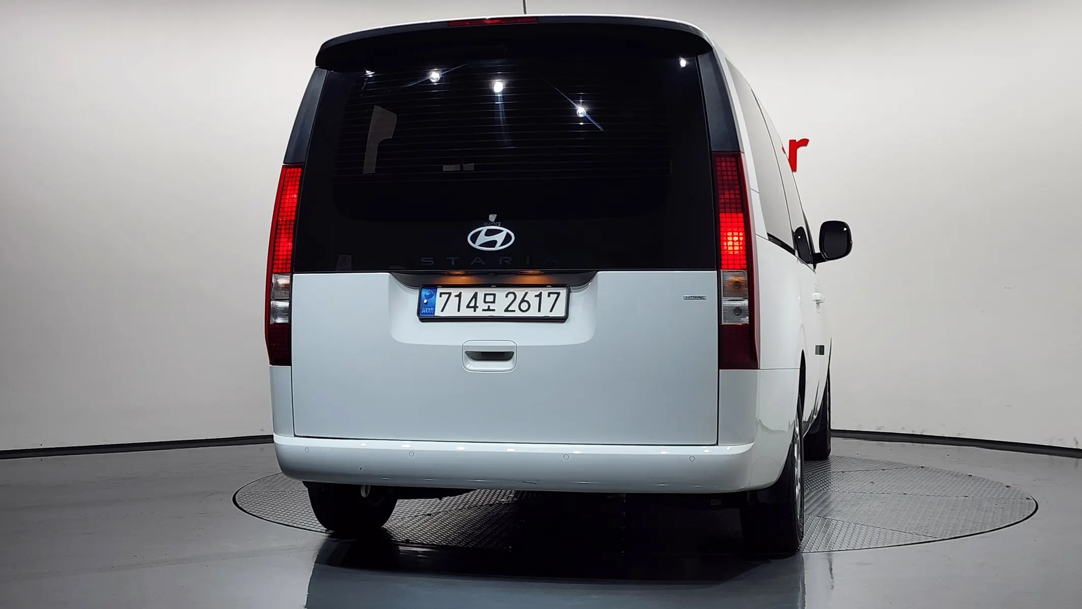 Hyundai Staria 4WD 11 2024 3/5