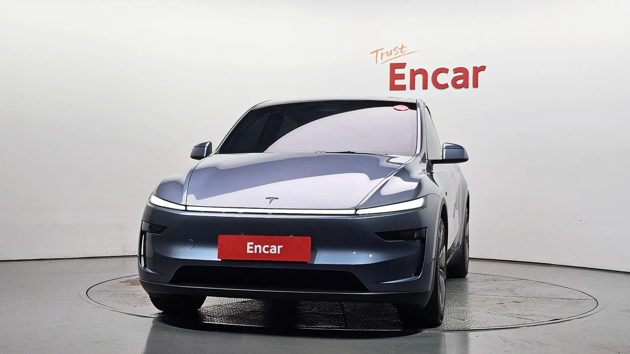 Tesla Y AWD 2025 2/5