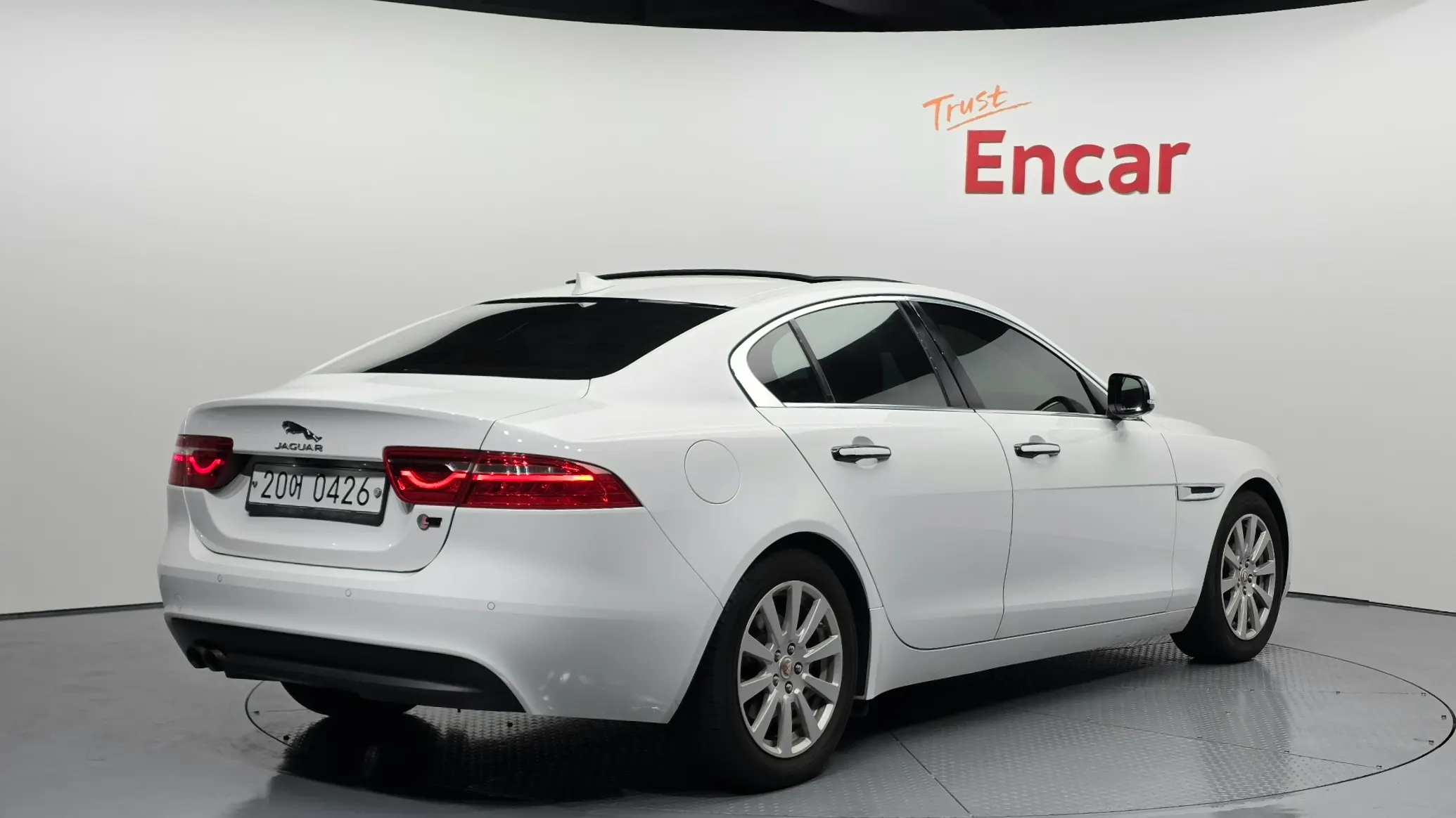 Jaguar XE 20d 2016 2/21
