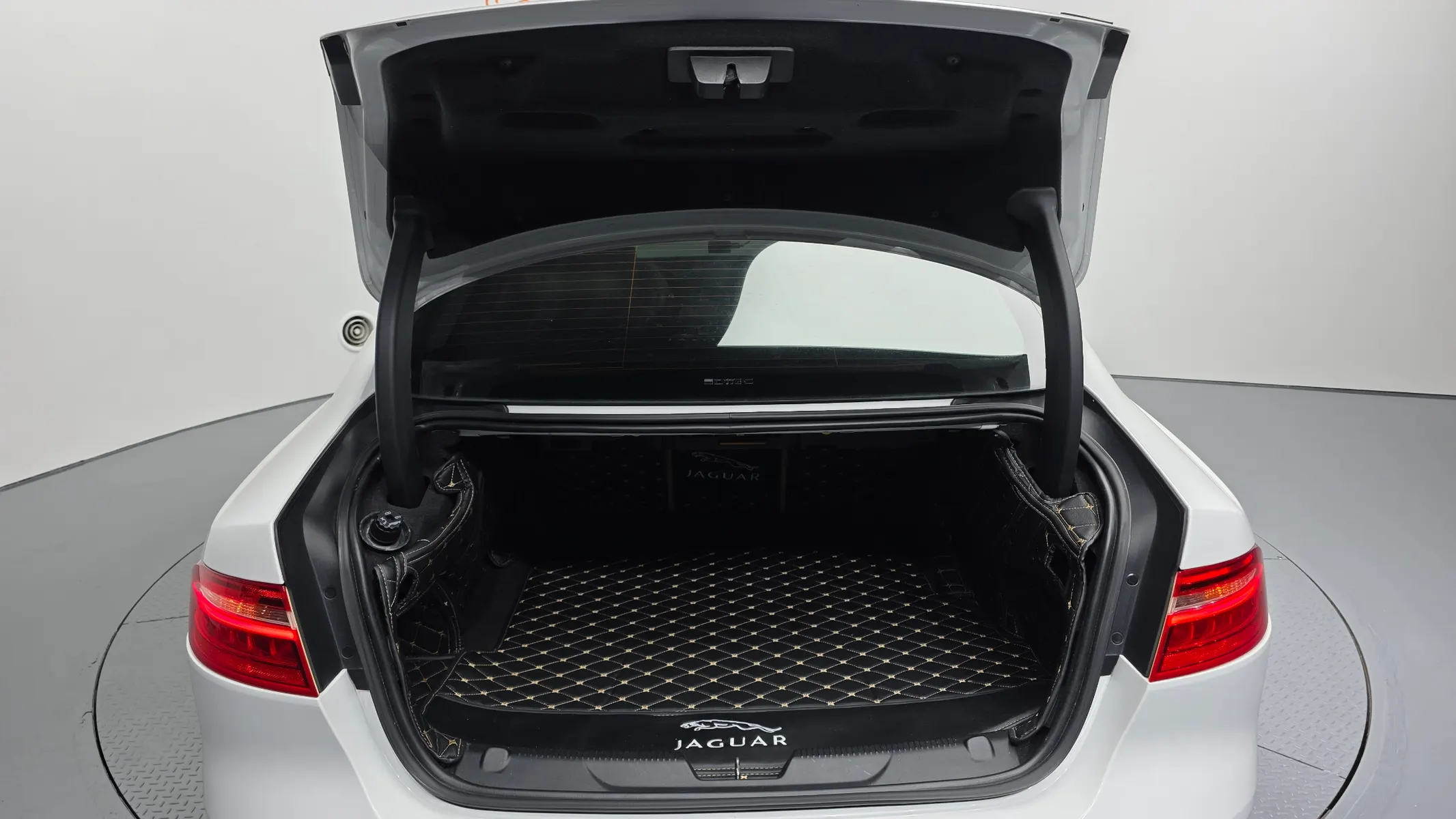 Jaguar XE 20d 2016 20/21