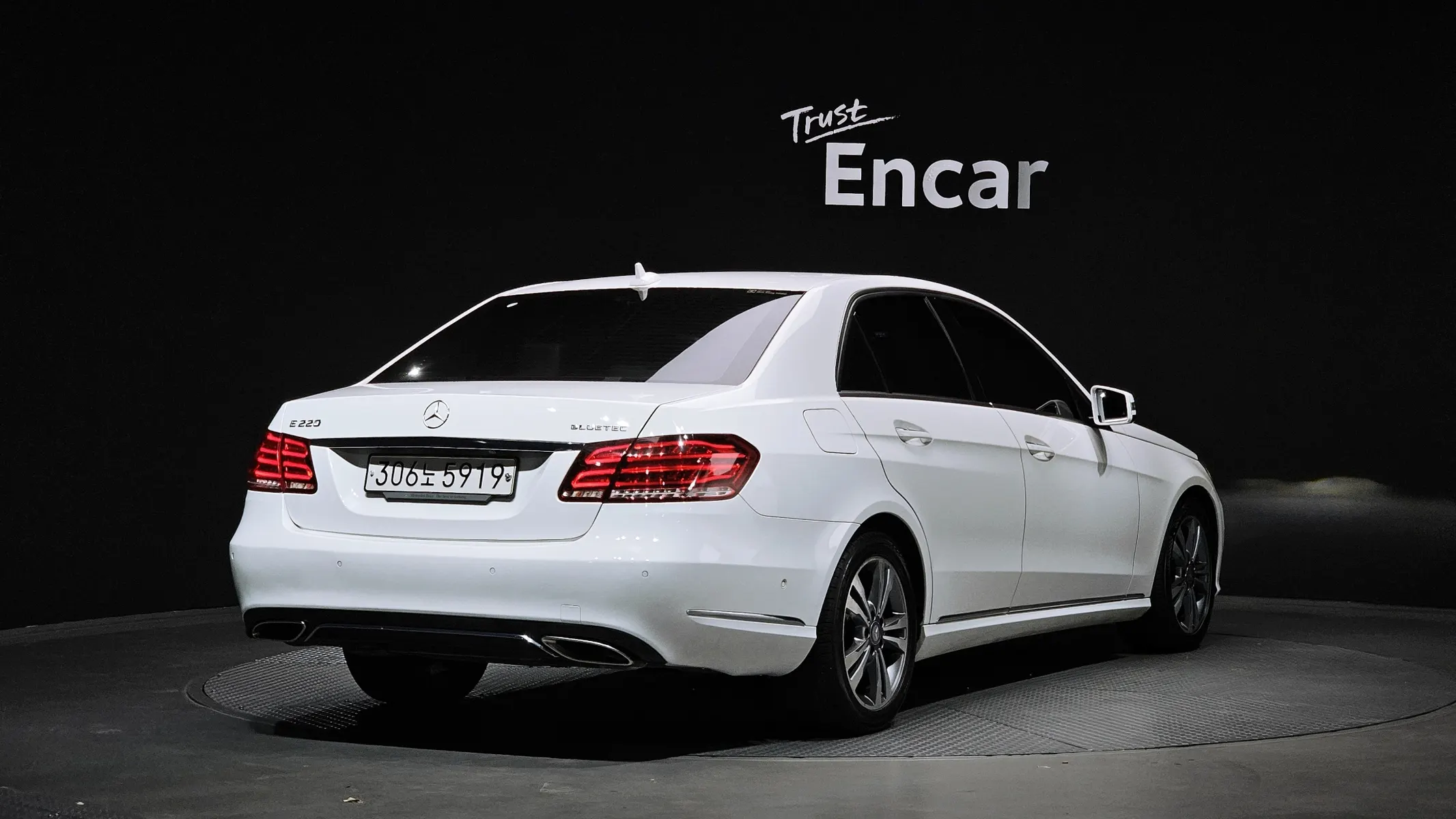 Mercedes-Benz E-Class W212 E220 2015 2/21