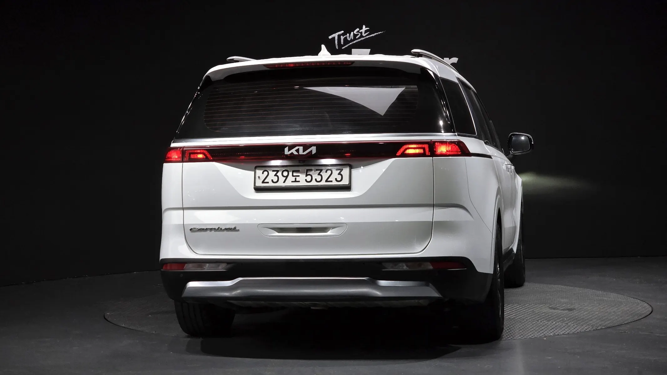 Kia Carnival 9 2020 3/5