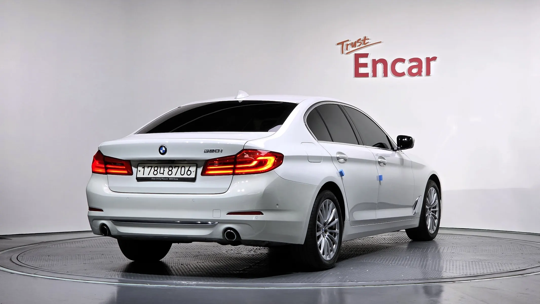 BMW 5 Series (G30) 520i 2019 2/21