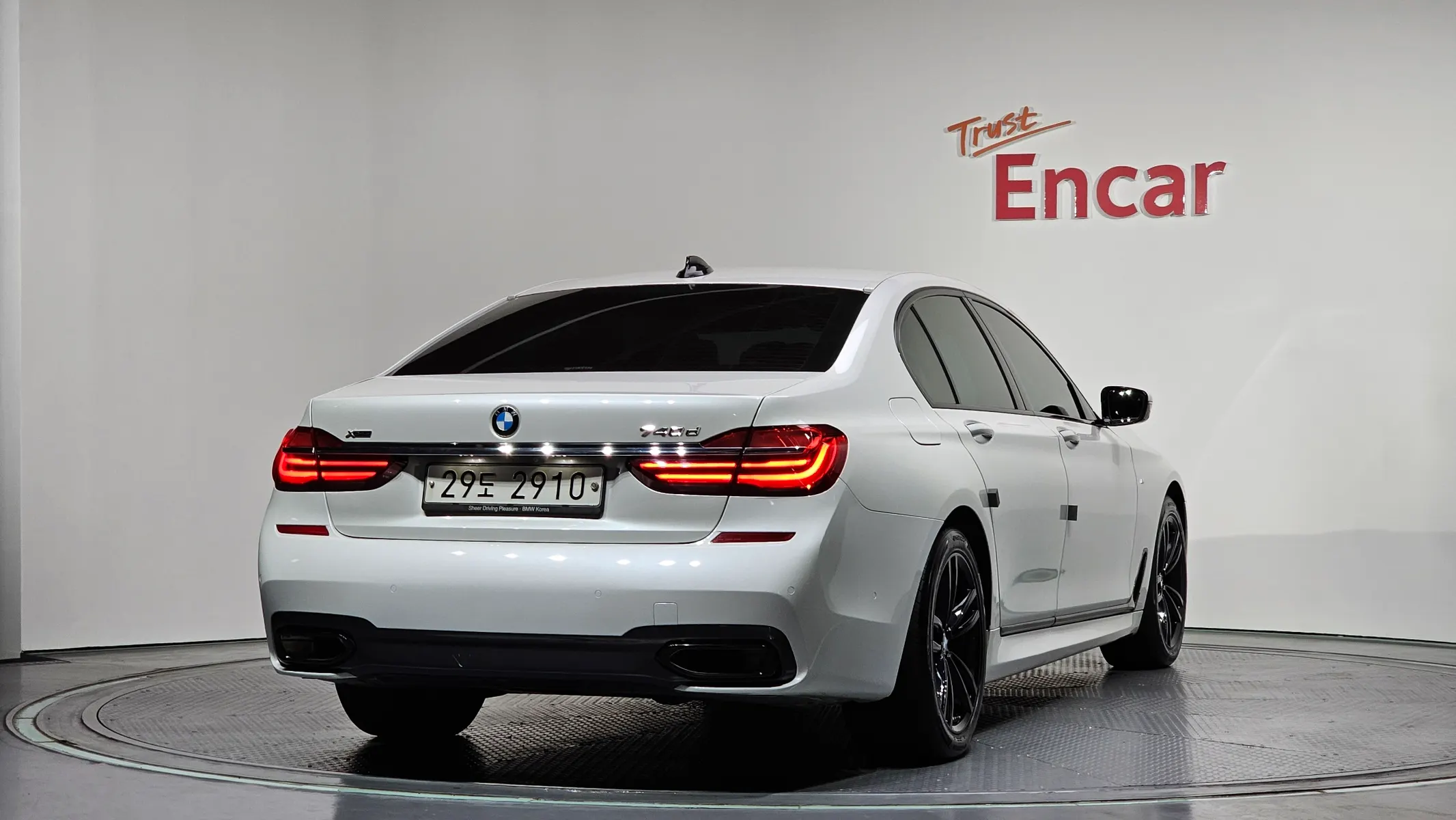 BMW 7 Series (G11) 740d xDrive M 2018 2/21