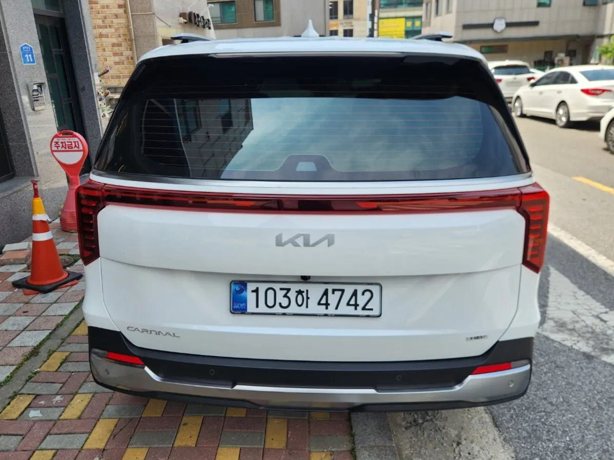 Kia 4 HEV 9 2025 3/5