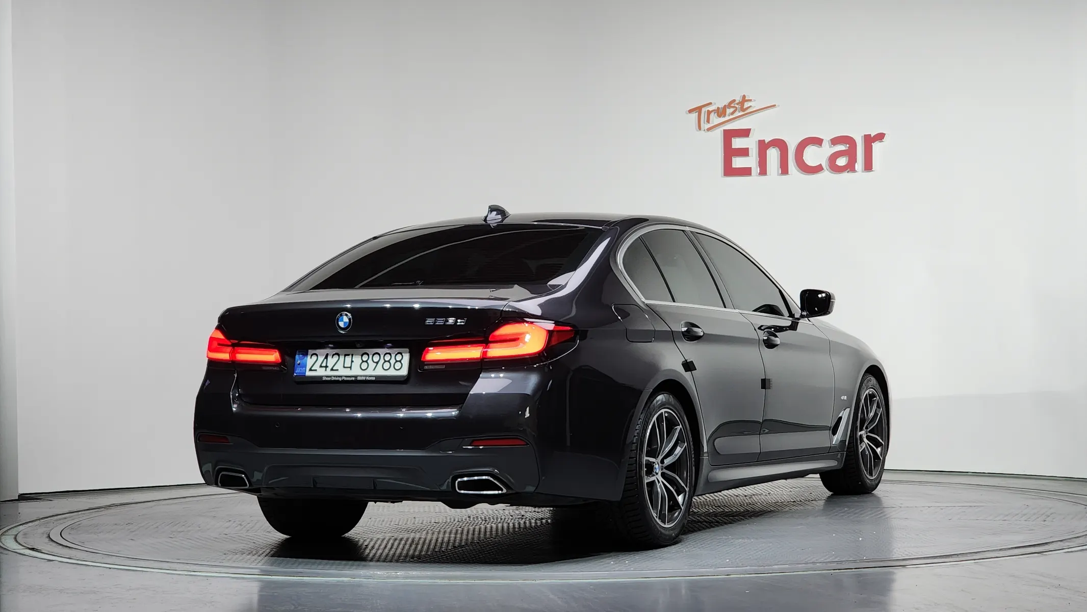 BMW 5 Series (G30) 523d M 2021 2/21