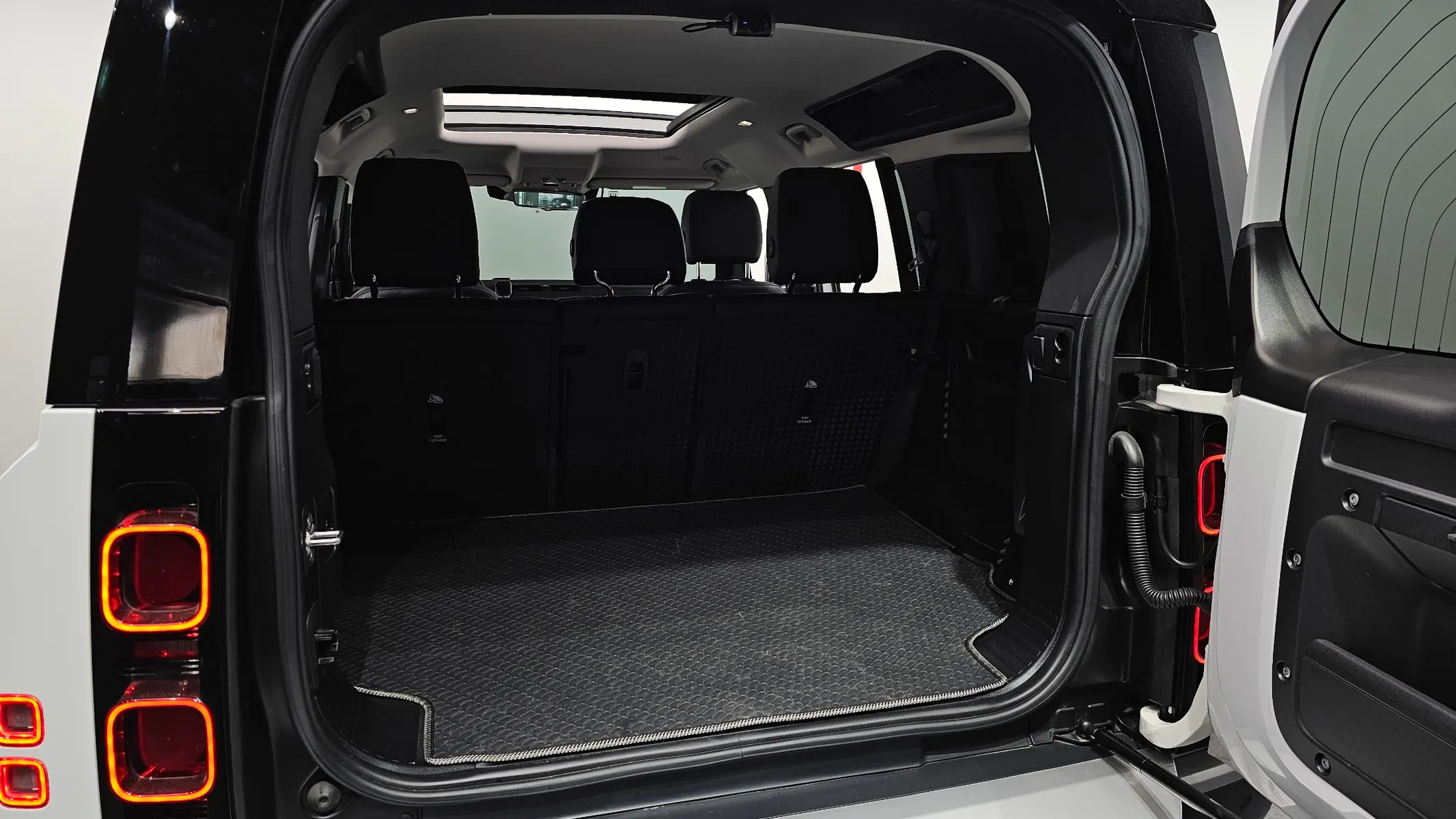 Land Rover (L663) 110 D240 SE 2020 20/21