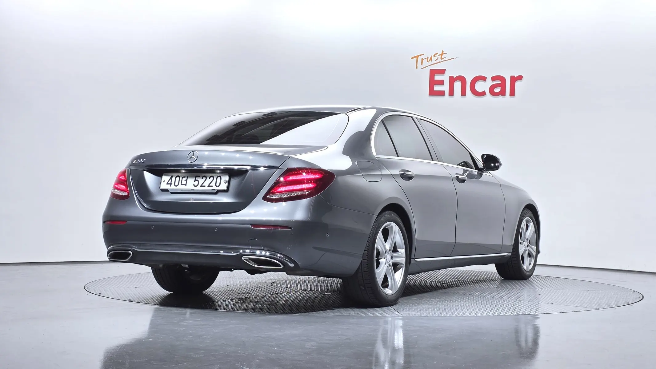 Mercedes-Benz E-Class W213 E200 2016 2/21