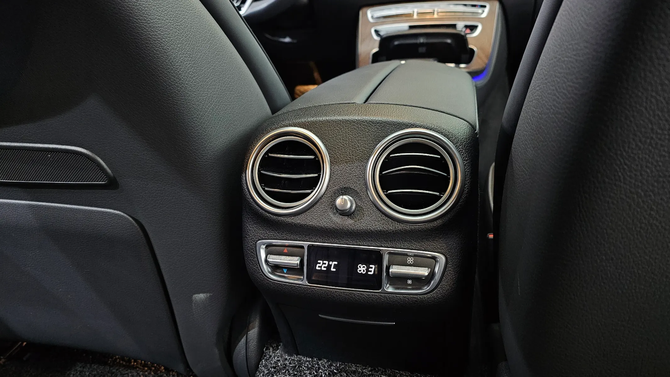Mercedes-Benz E-Class W213 E300e 4MATIC 2023 30/31