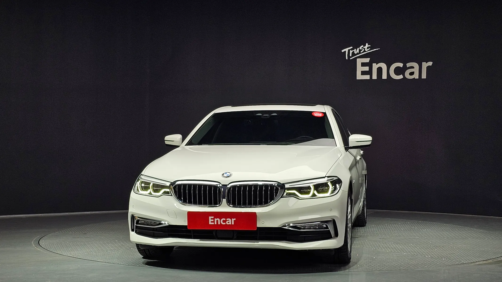BMW 5 Series (G30) 520d xDrive 2018 3/33
