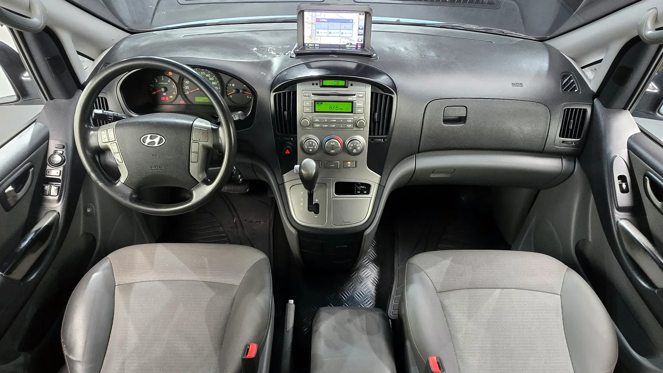 Hyundai Grand Starex 5 2010 4/5