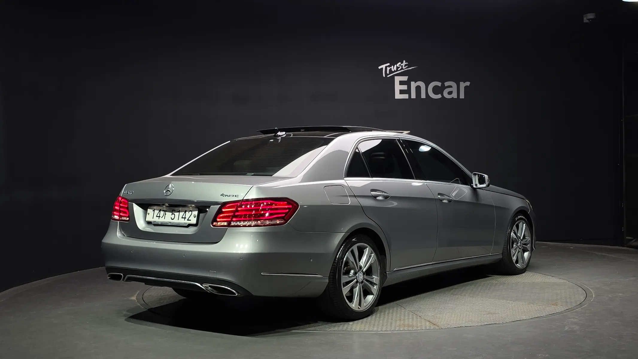 Mercedes-Benz E-Class W212 E300 4MATIC 2014 2/21