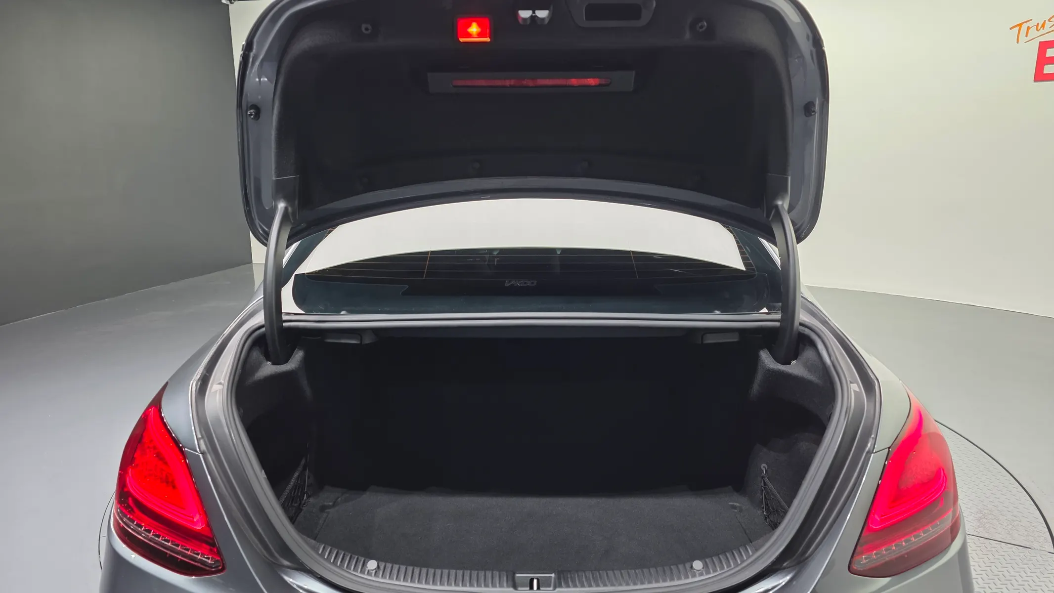 Mercedes-Benz C-Class W205 C200 2019 37/38