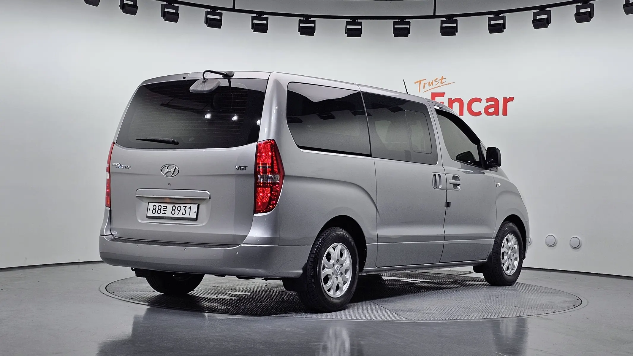 Hyundai Grand Starex 5 2015 2/31
