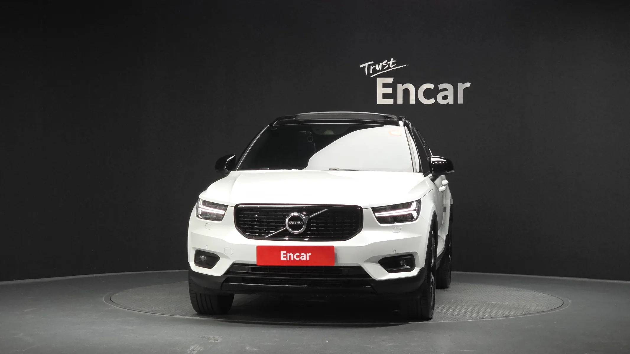 Volvo XC40 T4 R- 2020 2/5