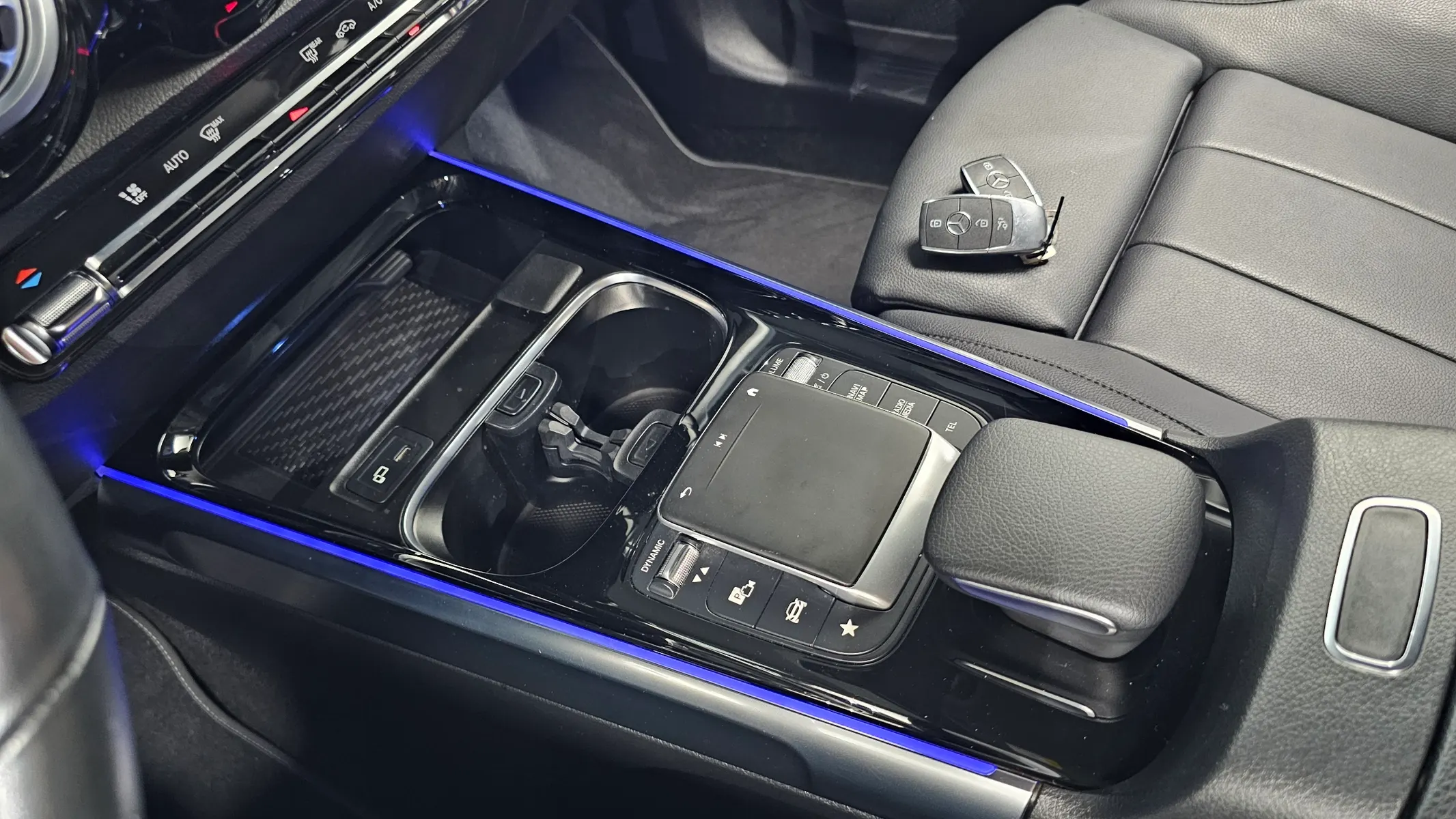 Mercedes-Benz GLB-Class X247 GLB220 2021 30/31