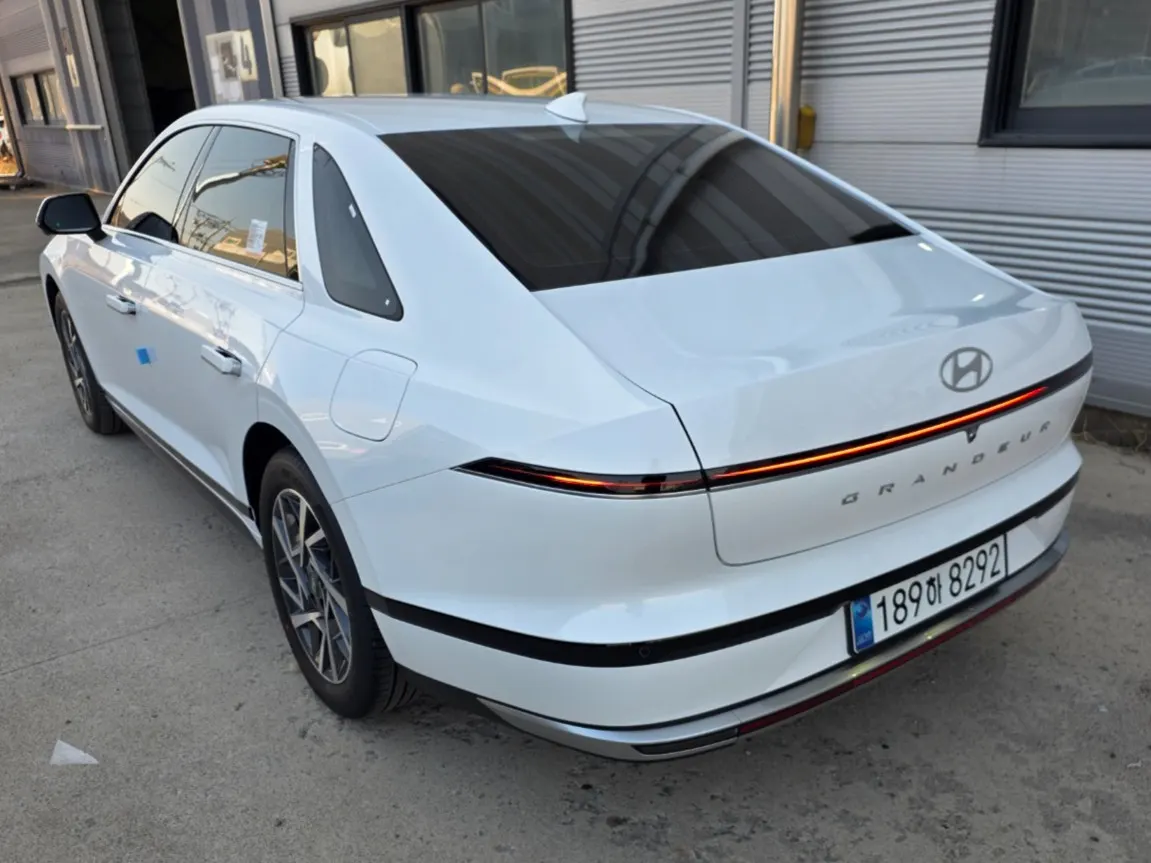 Hyundai (GN7) 2026 2/5