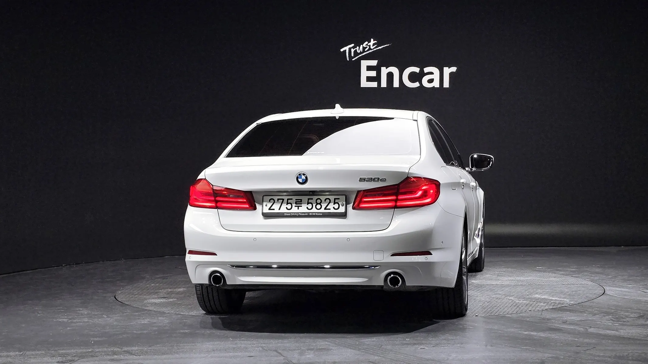 BMW 5 Series (G30) 530e 2020 2/5
