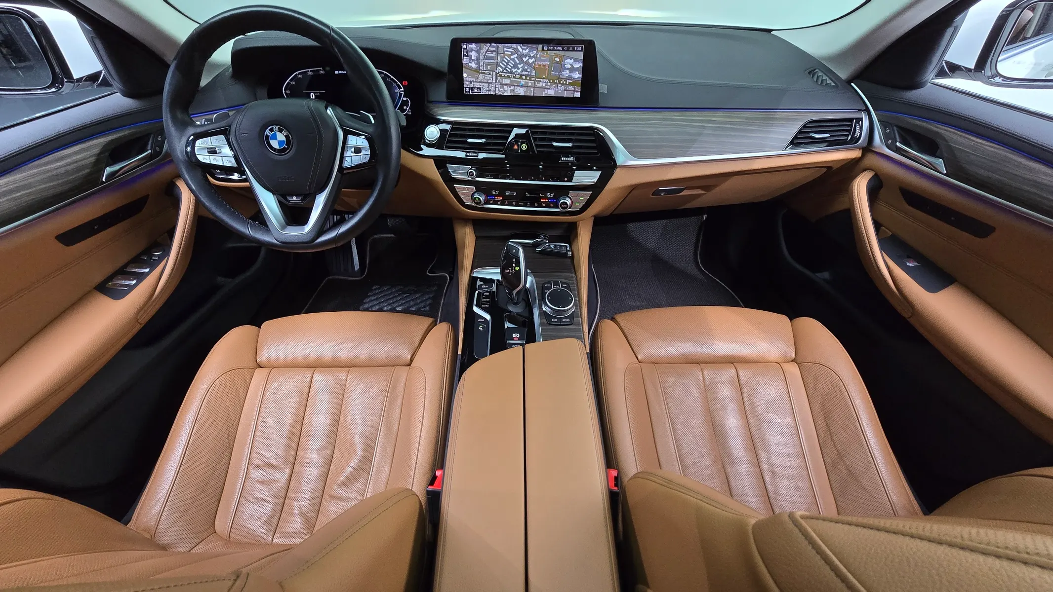 BMW 5 Series (G30) 530e 2020 3/5