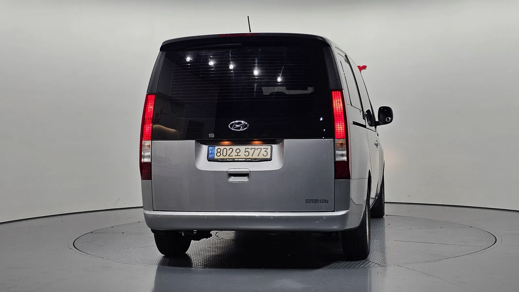 Hyundai Staria 5 2021 2/5