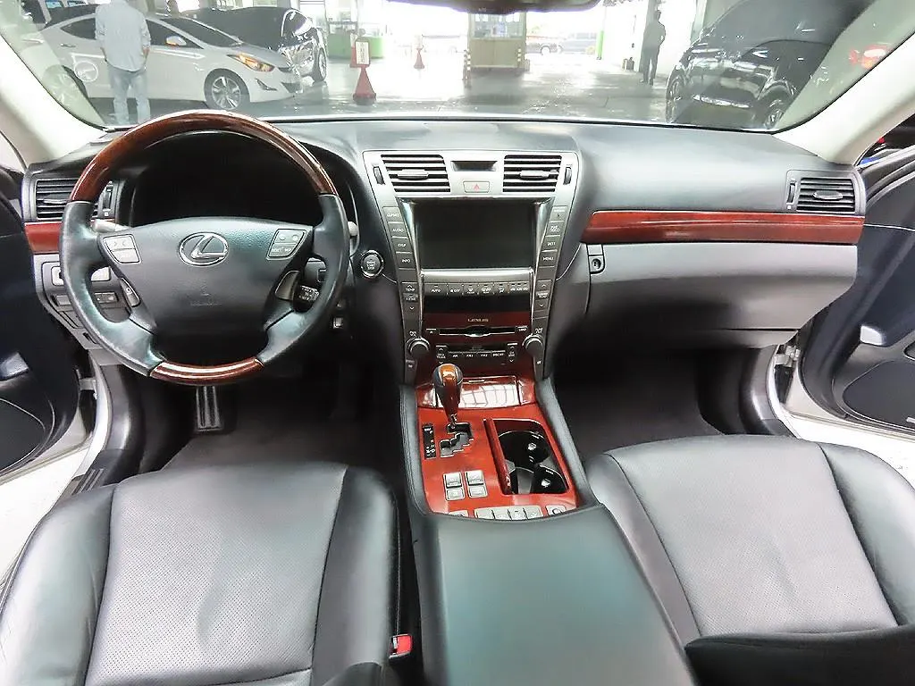 Lexus LS460L 5 2008 4/5