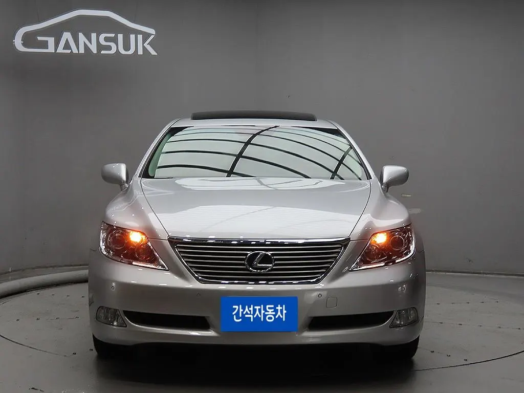 Lexus LS460L 5 2008 2/5
