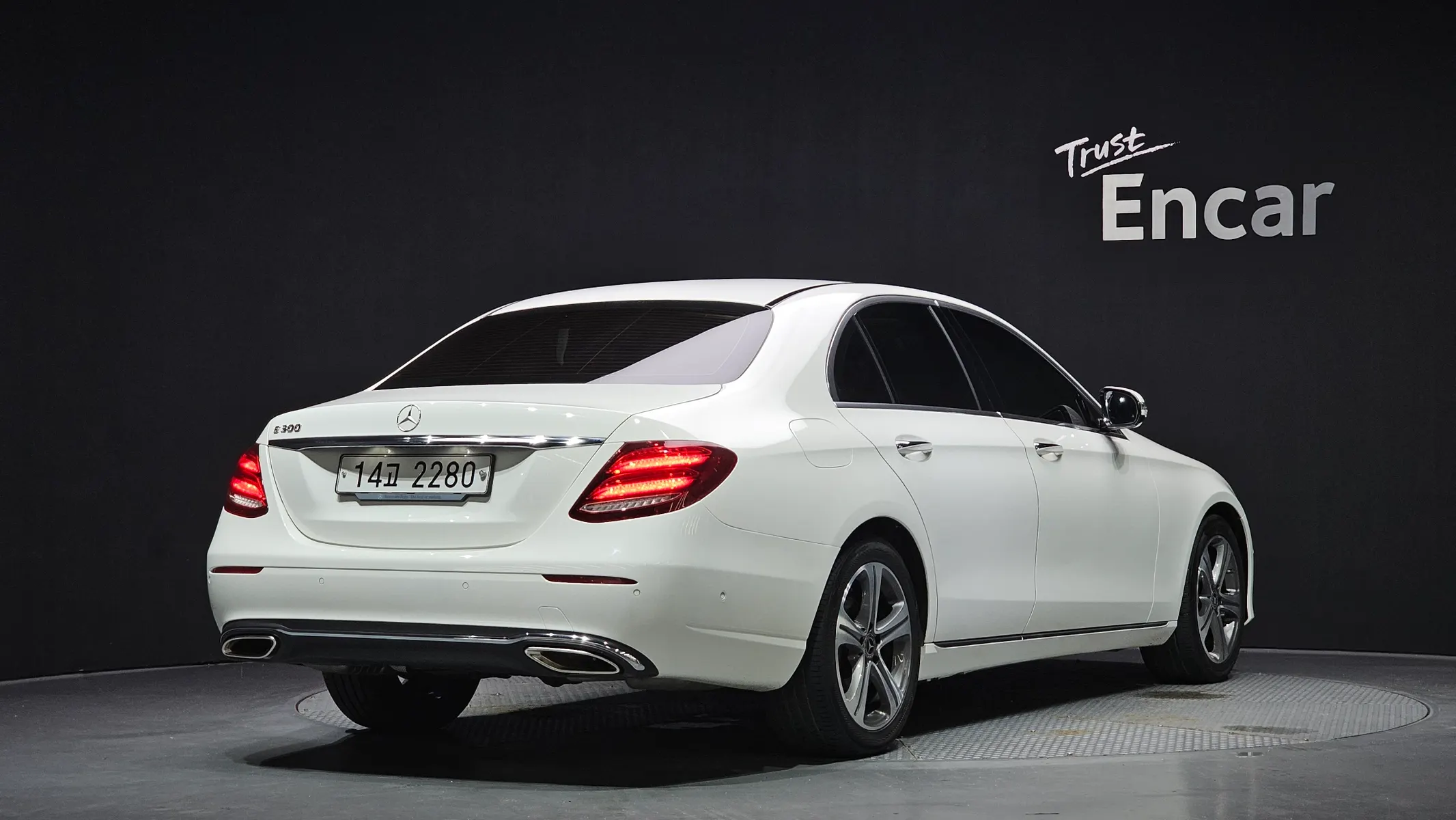 Mercedes-Benz E-Class W213 E300 2019 2/21