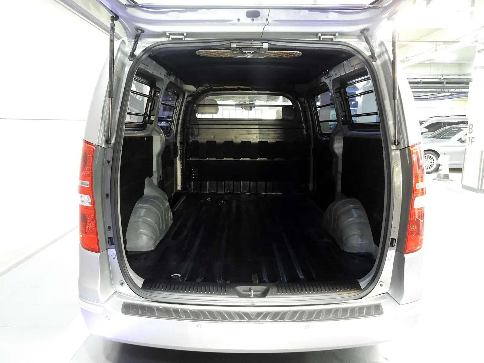 Hyundai Grand Starex 3 LPi 2013 20/21
