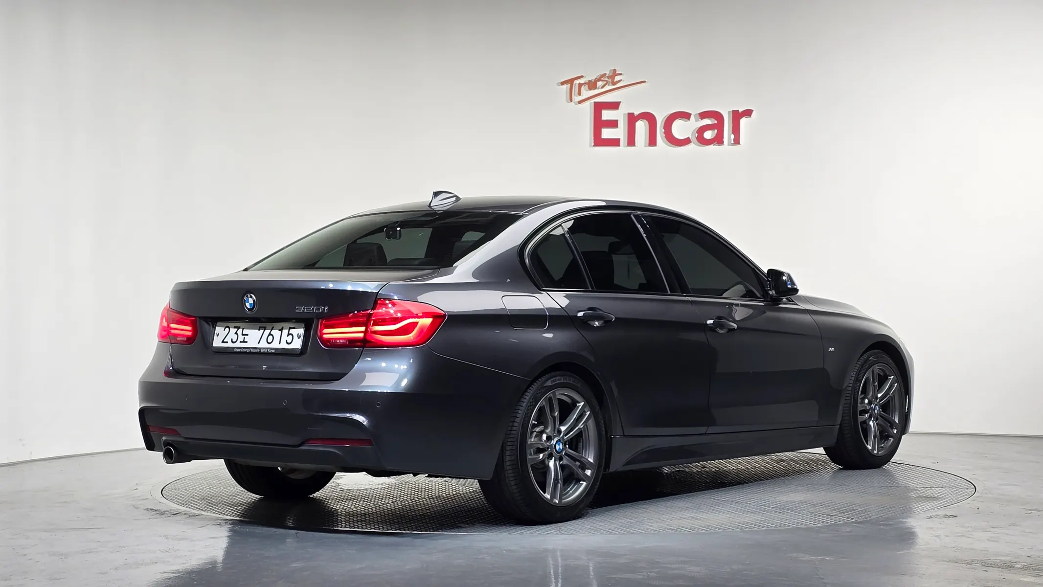BMW 3 Series (F30) 320i M 2018 2/32