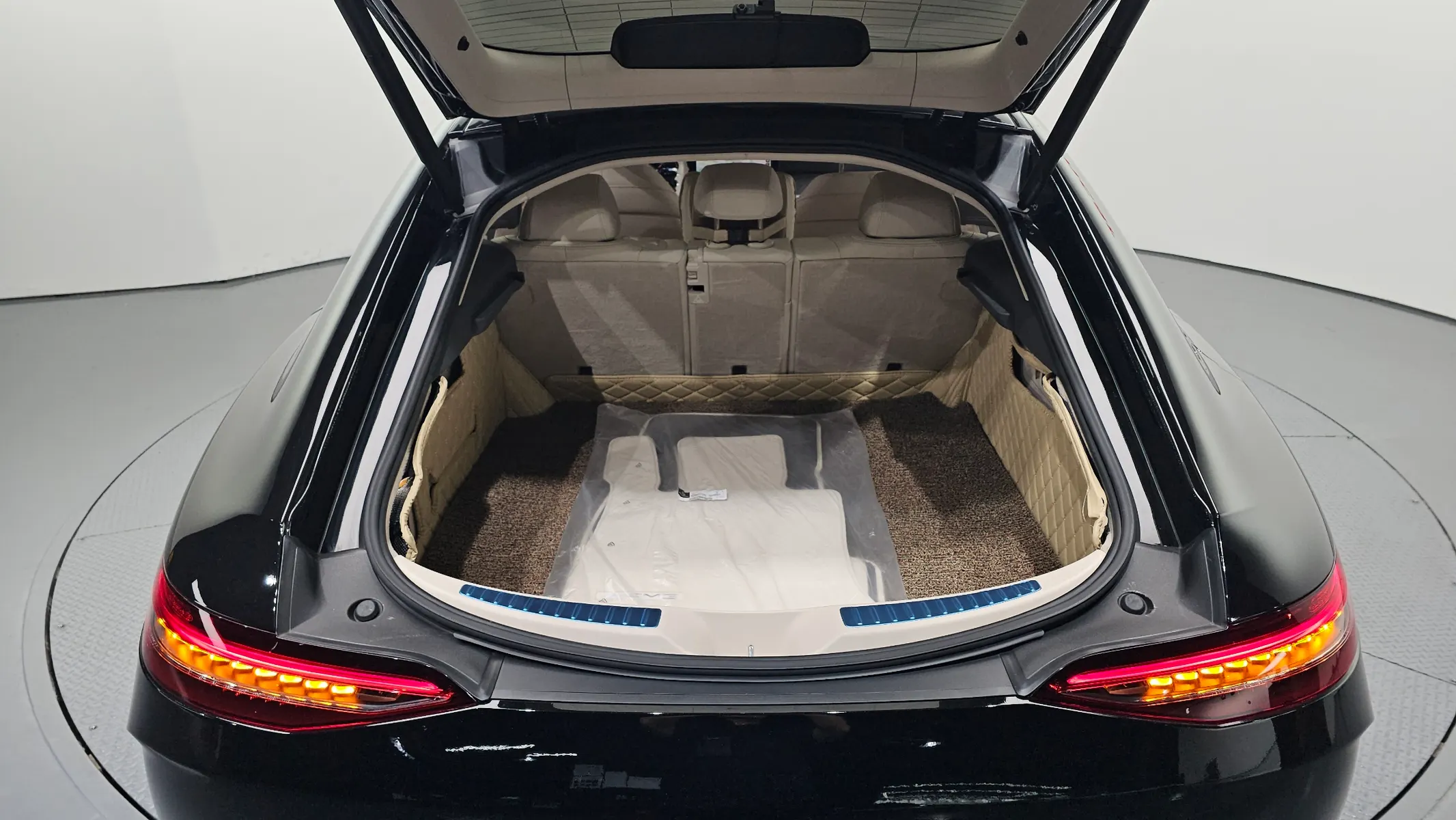 Mercedes-Benz AMG GT 4 43 4MATIC+ 2023 34/35