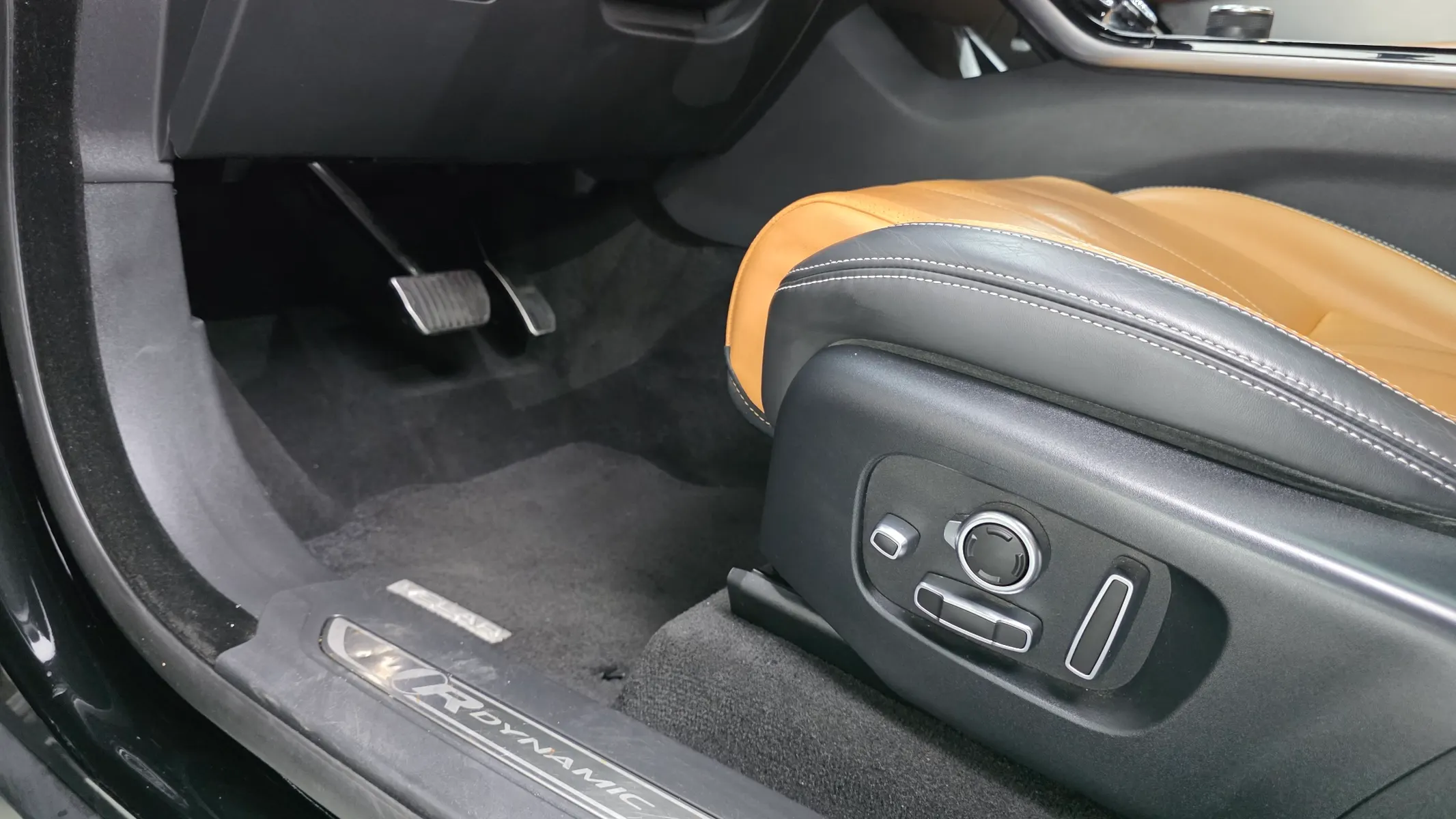 Land Rover 레인지로버 벨라 3.0 D300 R- HSE 2018 33/34
