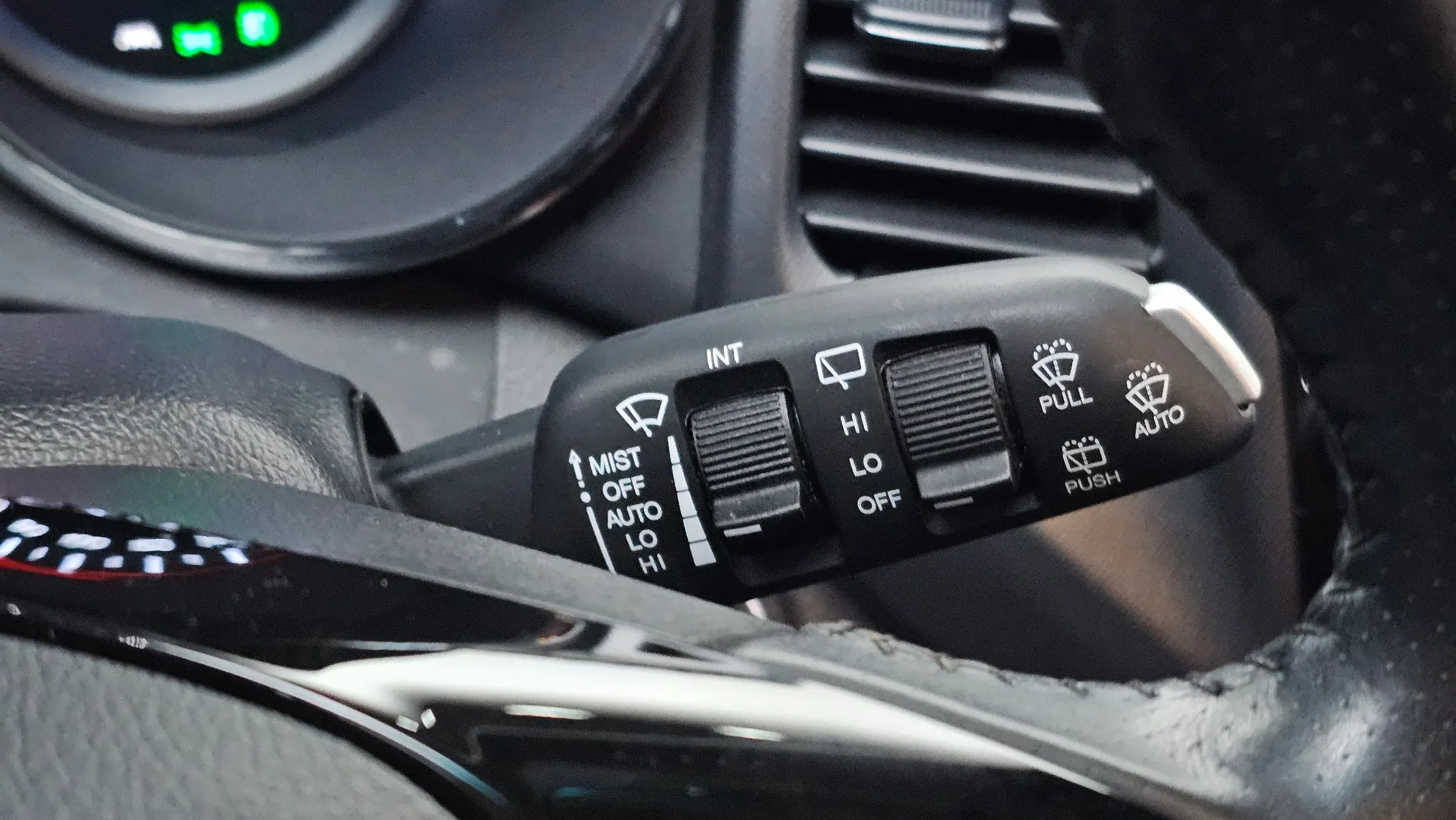 KG Mobility Tivoli VX 2WD 2017 31/32