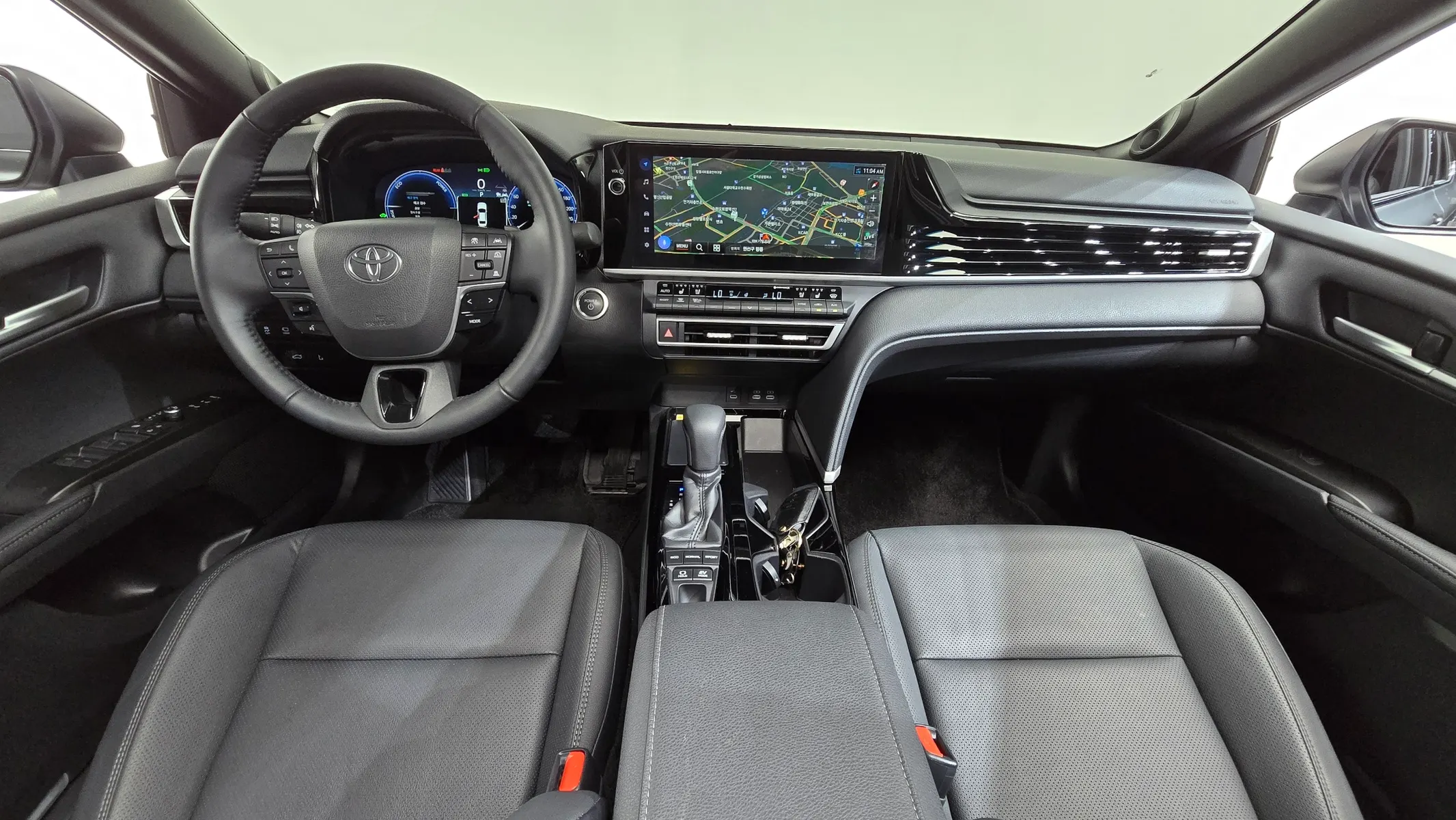 Toyota (XV80) 2.5 XLE 2025 4/5